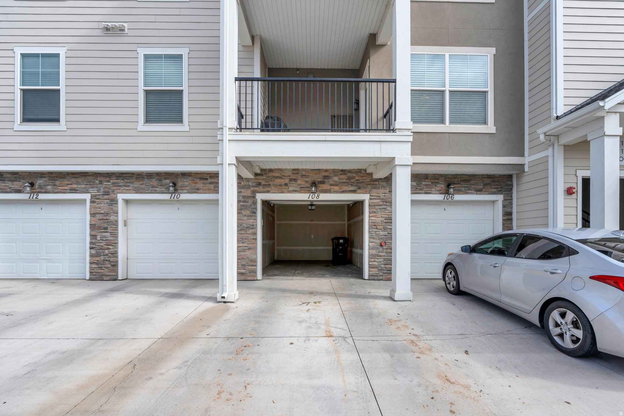 108 W SEASONS DR
