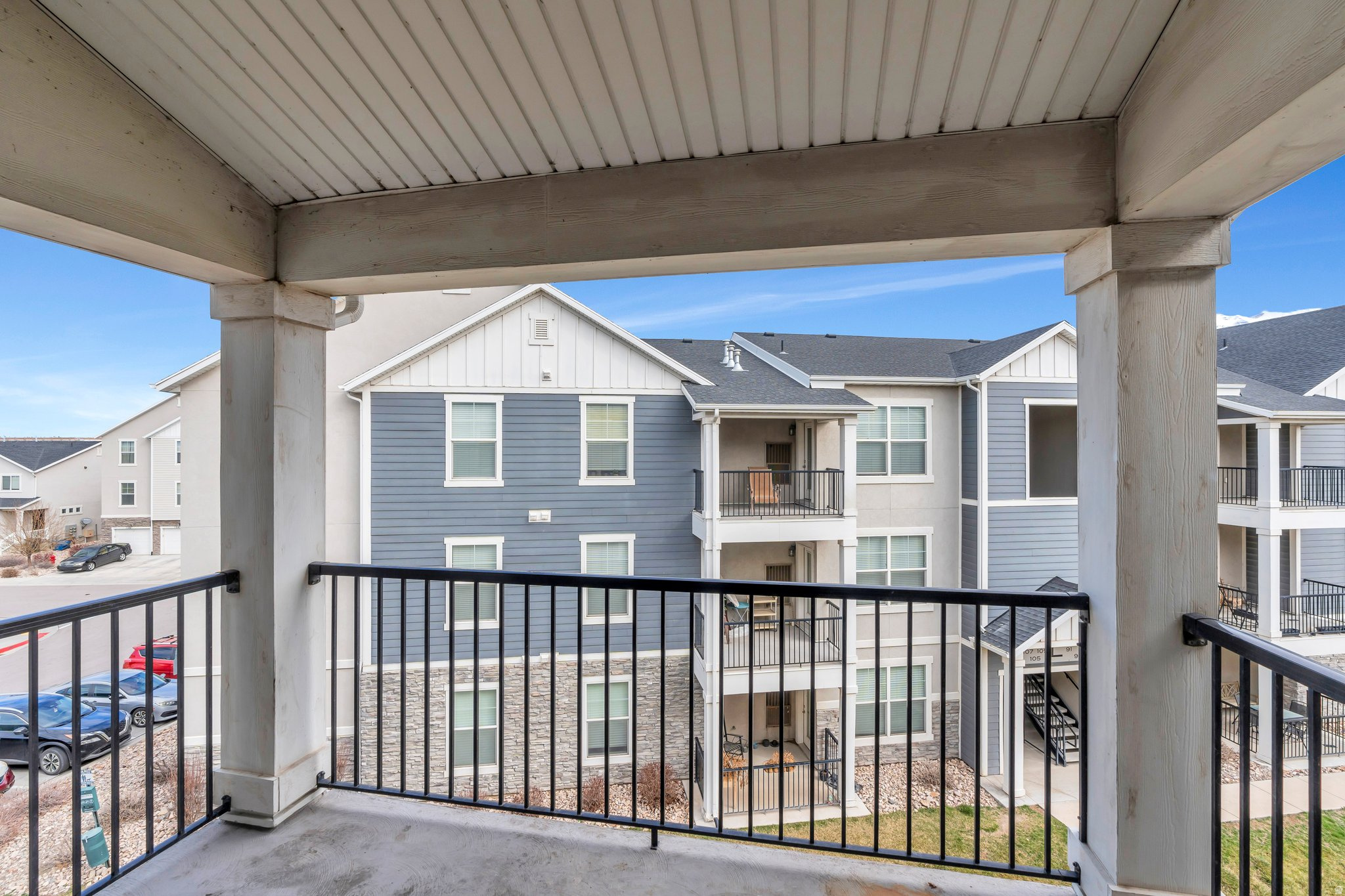 108 W SEASONS DR