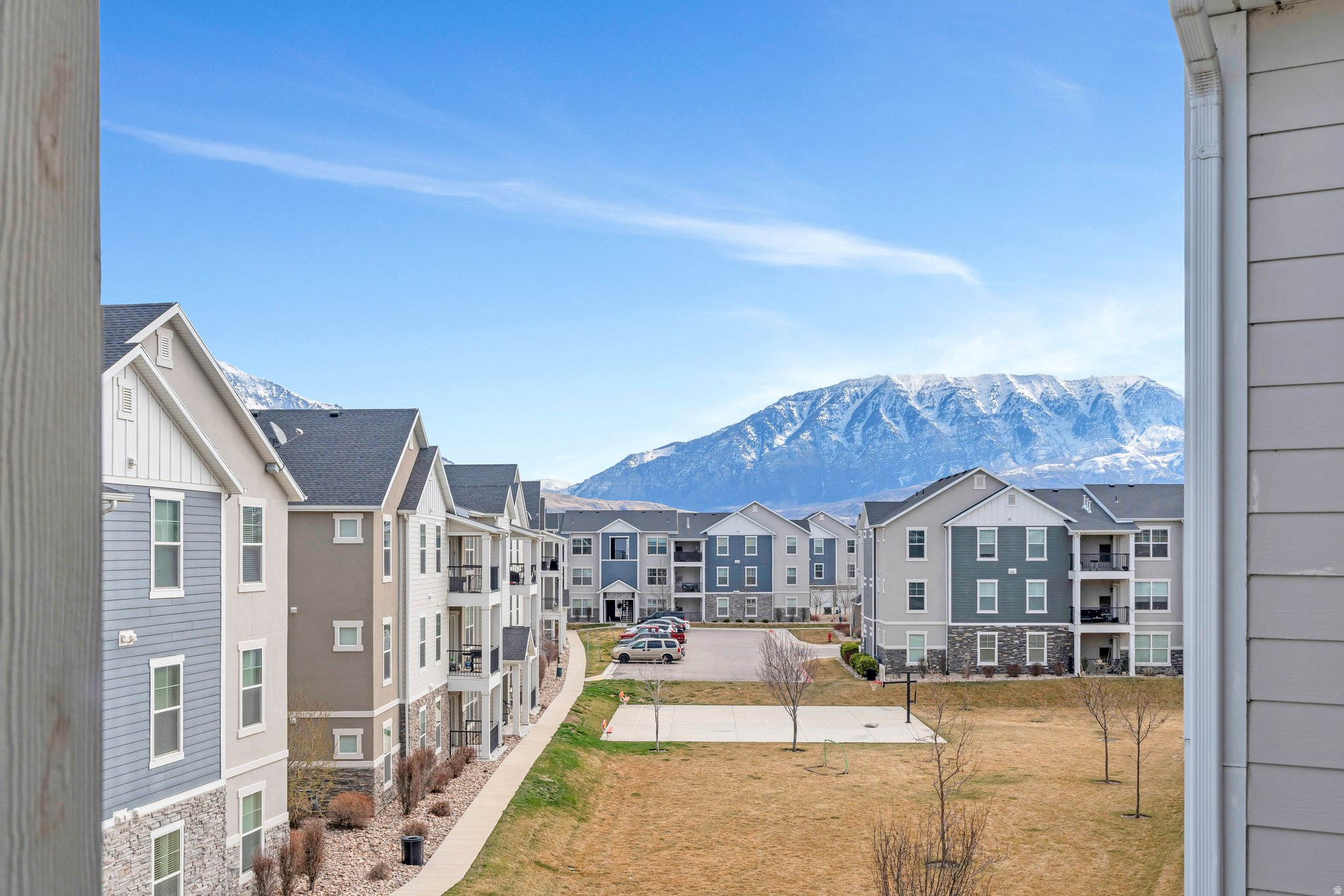 108 W SEASONS DR