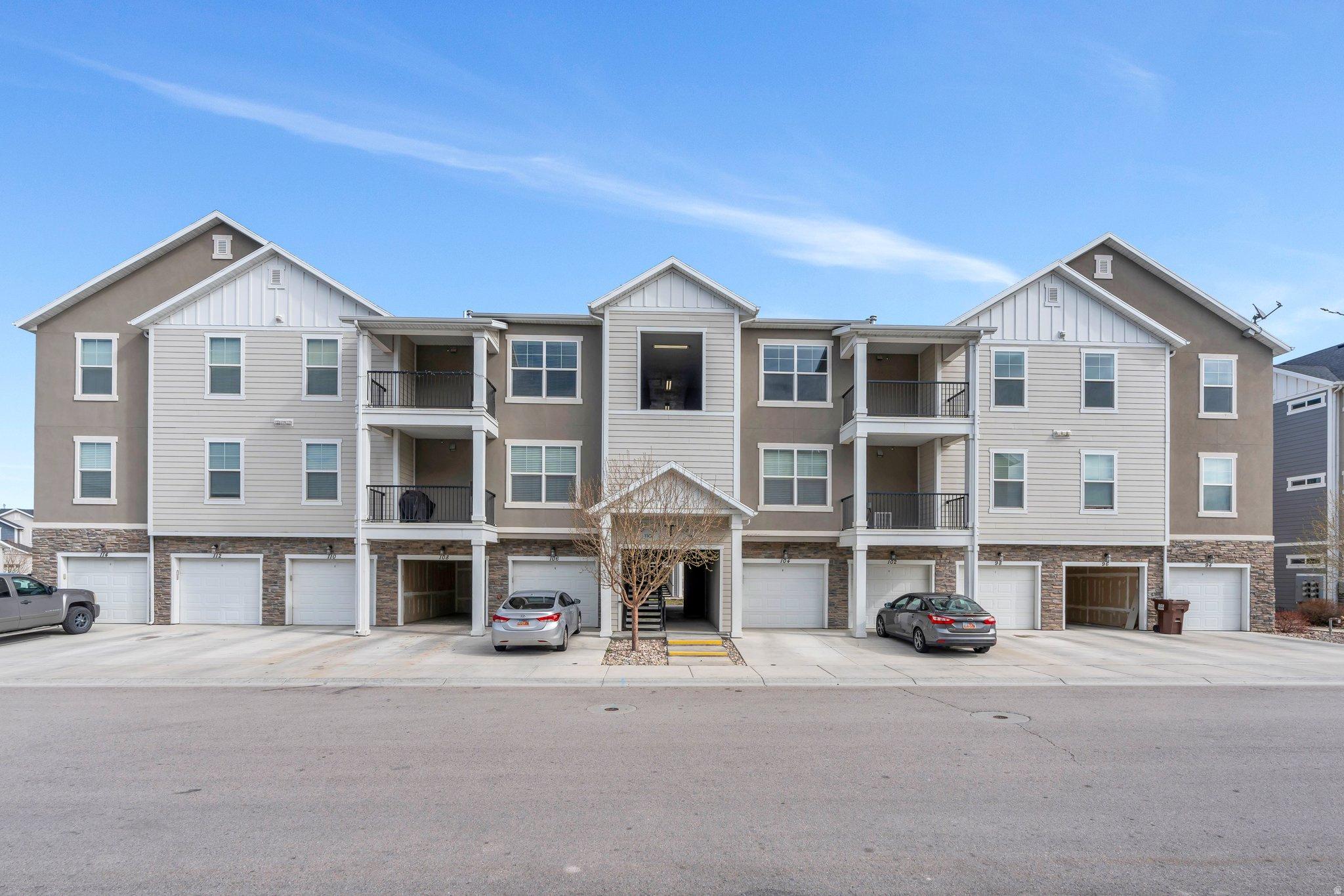 108 W SEASONS DR