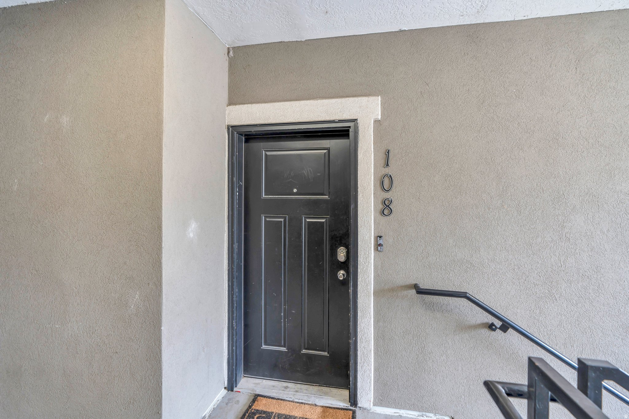 108 W SEASONS DR