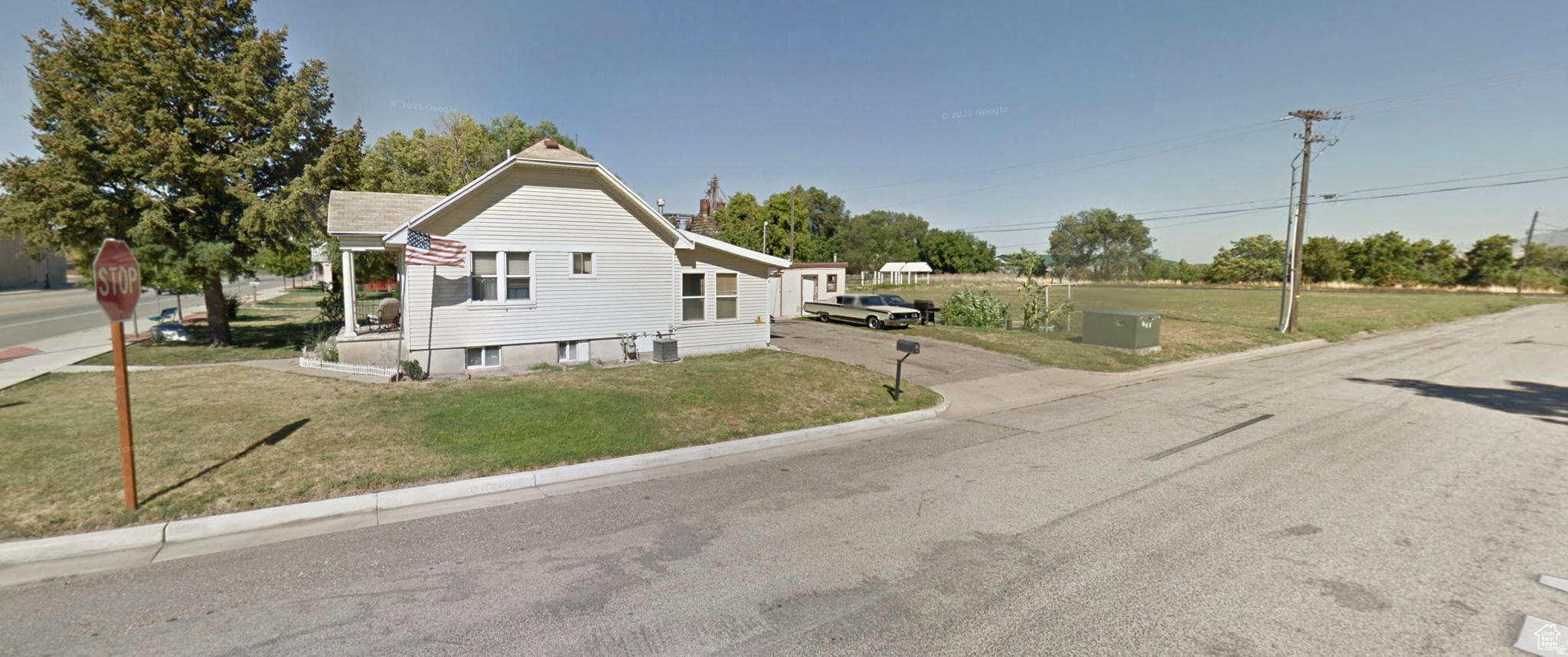 768 W 24TH ST