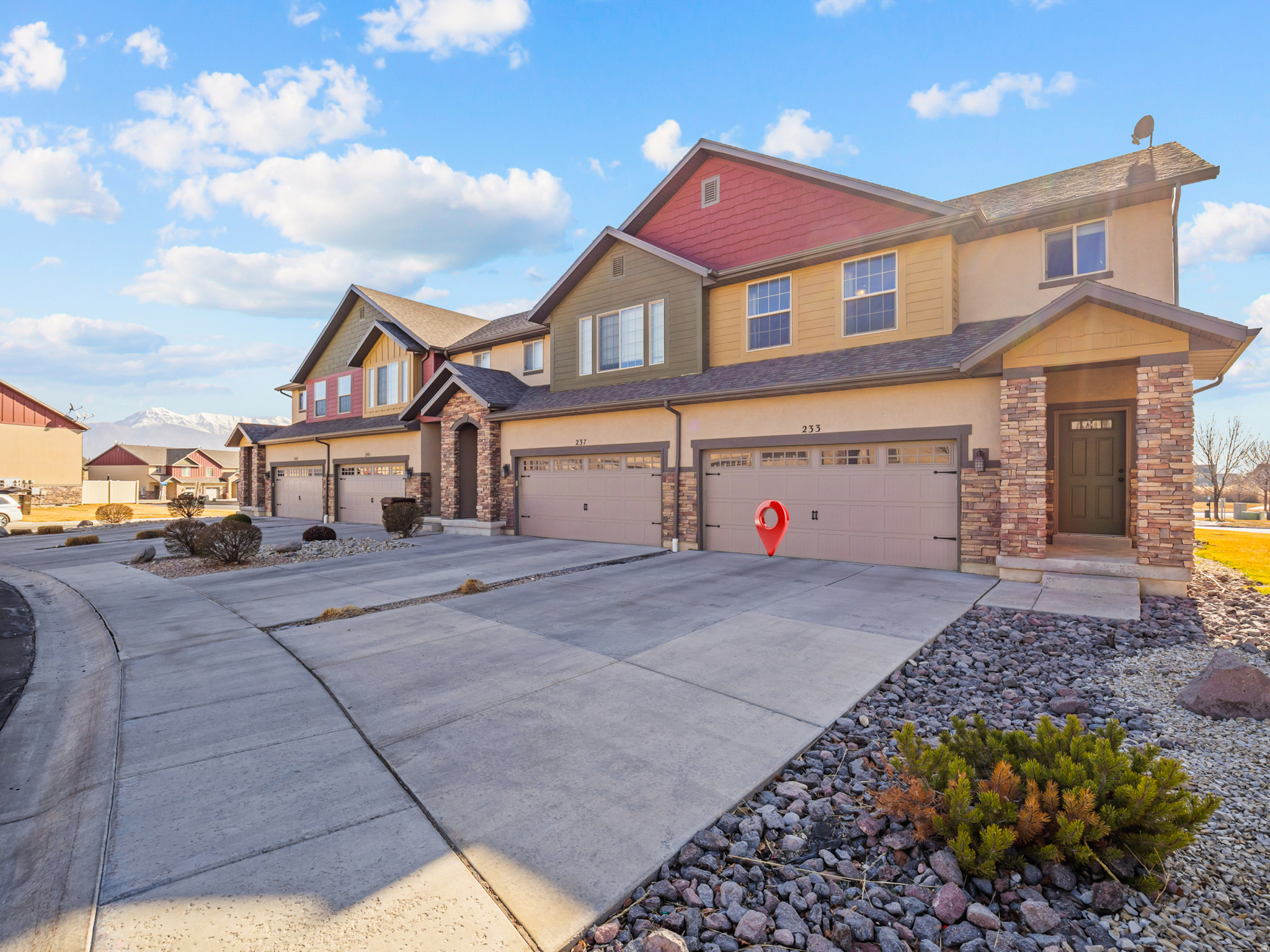 233 E BAYCREST DR
