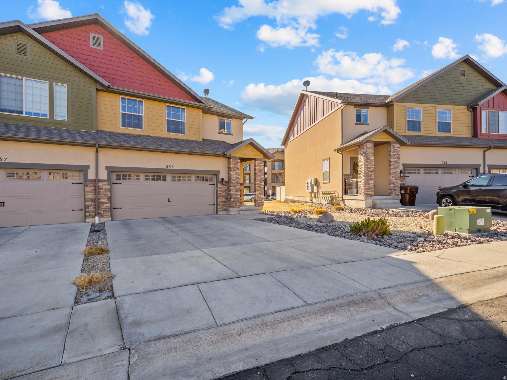 233 E BAYCREST DR