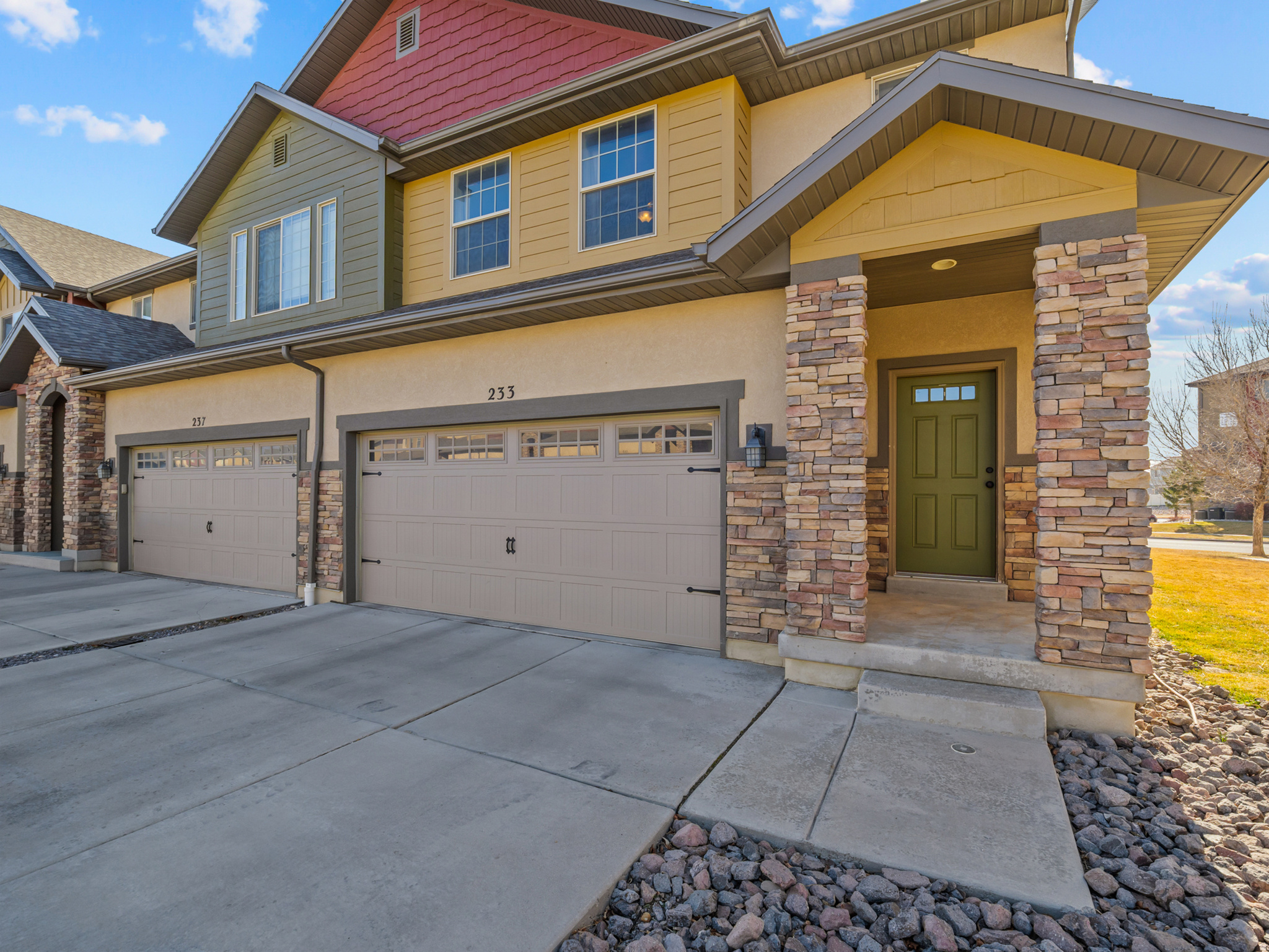 233 E BAYCREST DR