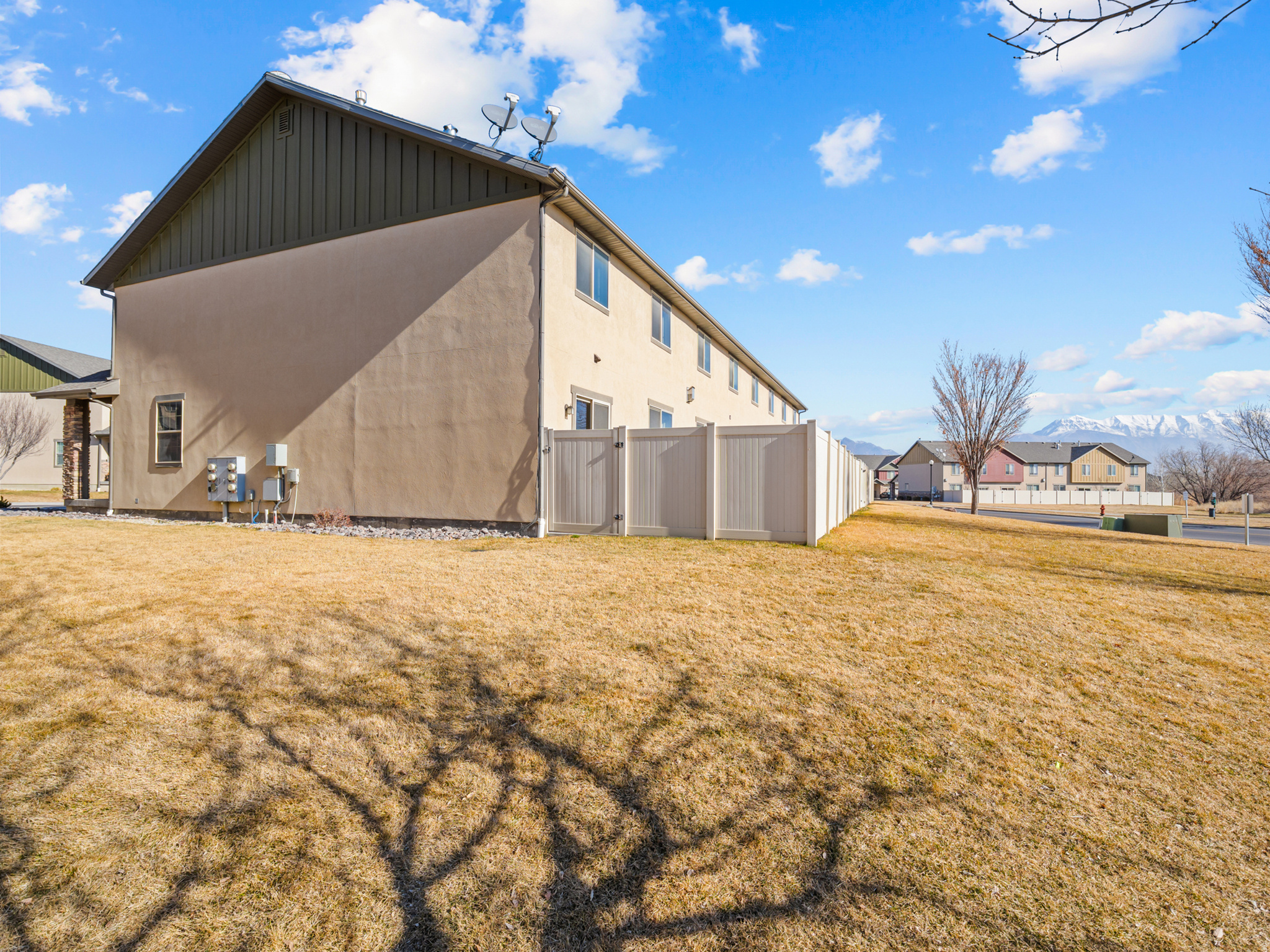 233 E BAYCREST DR