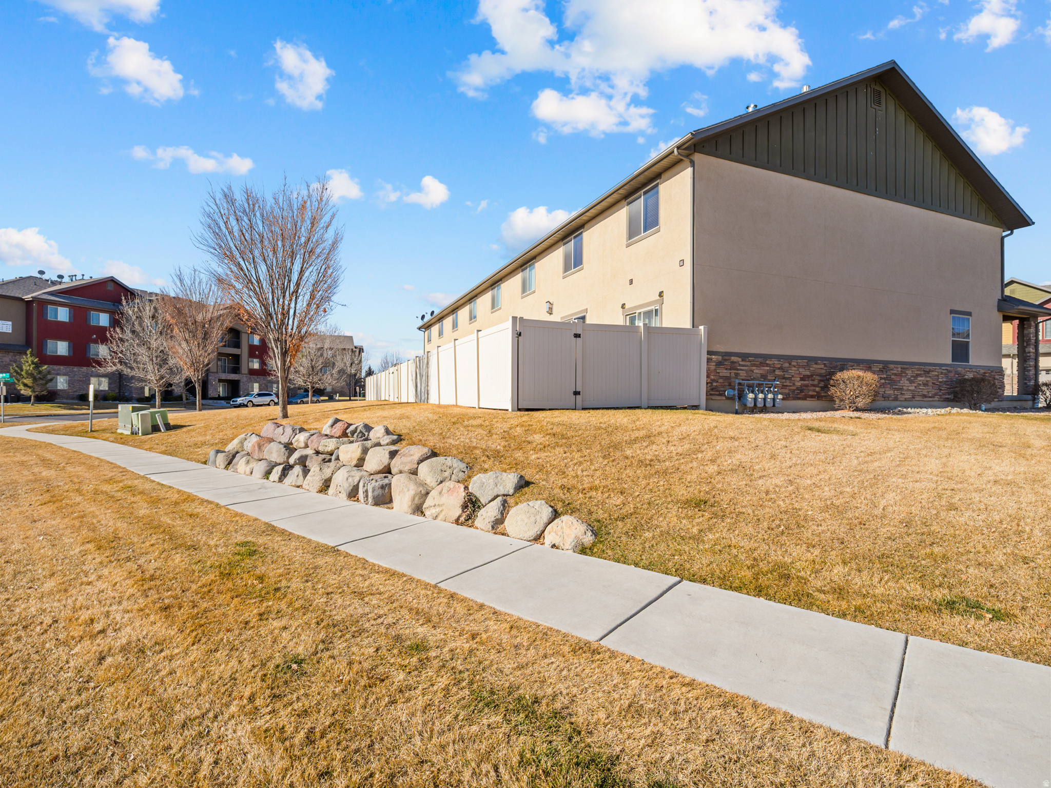 233 E BAYCREST DR