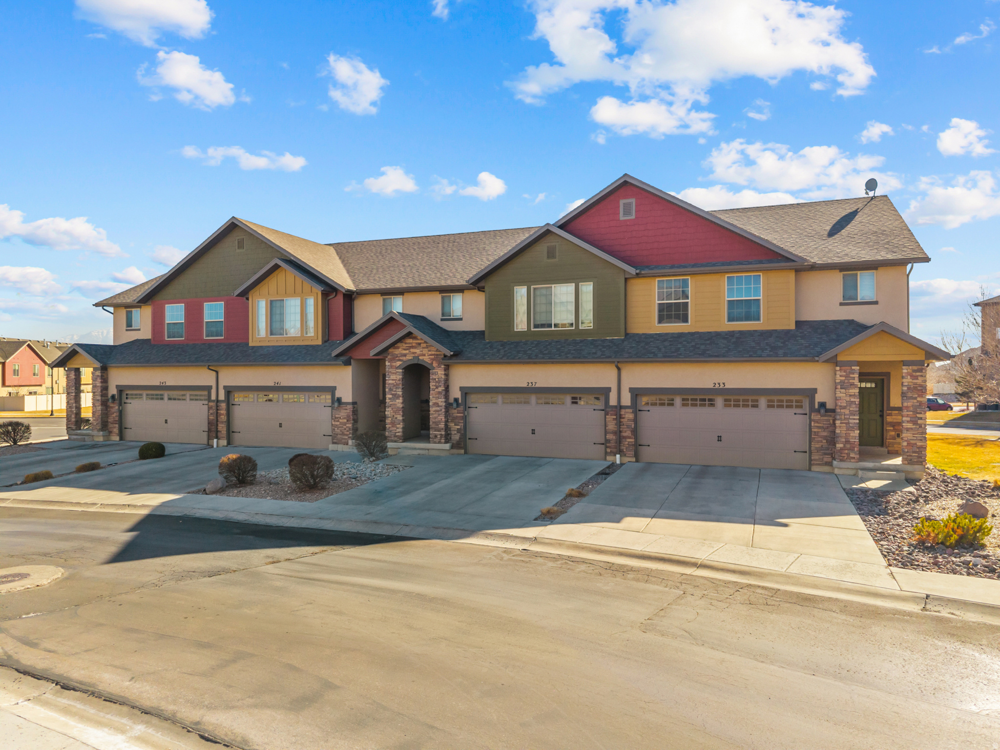 233 E BAYCREST DR