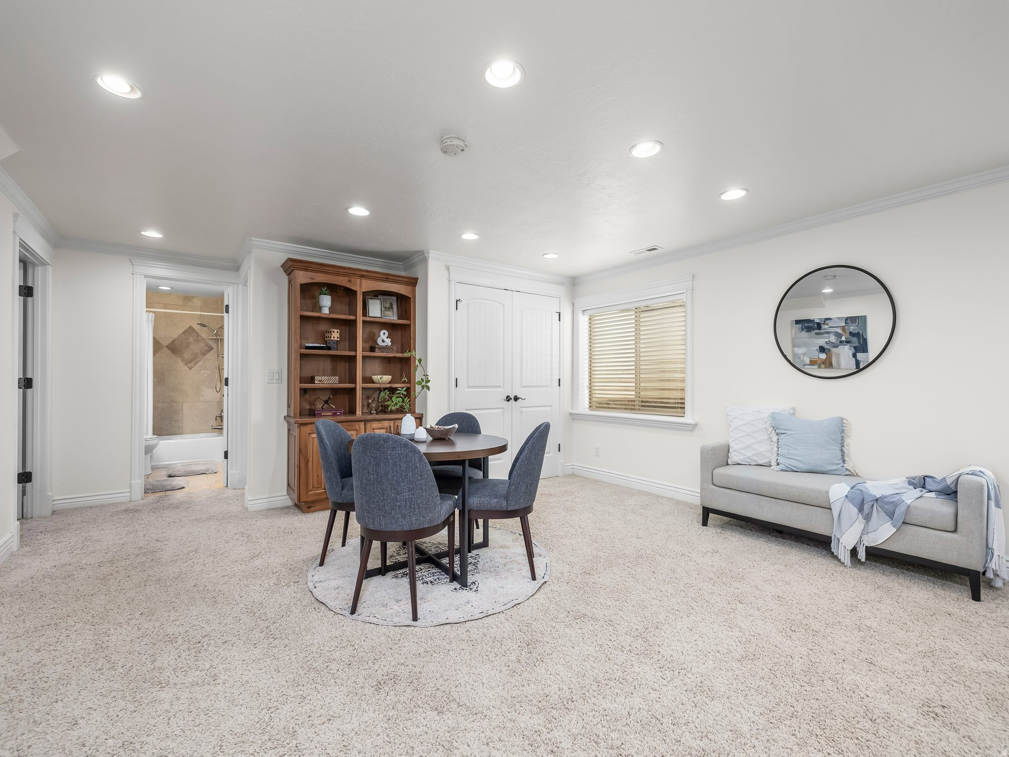 1117 N CEDAR HOLLOW BLVD