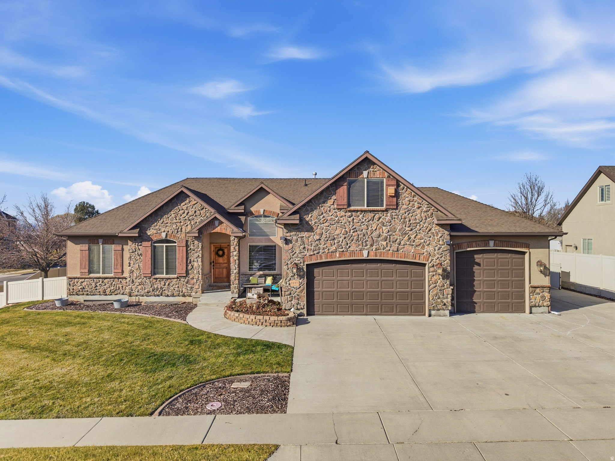 1117 N CEDAR HOLLOW BLVD