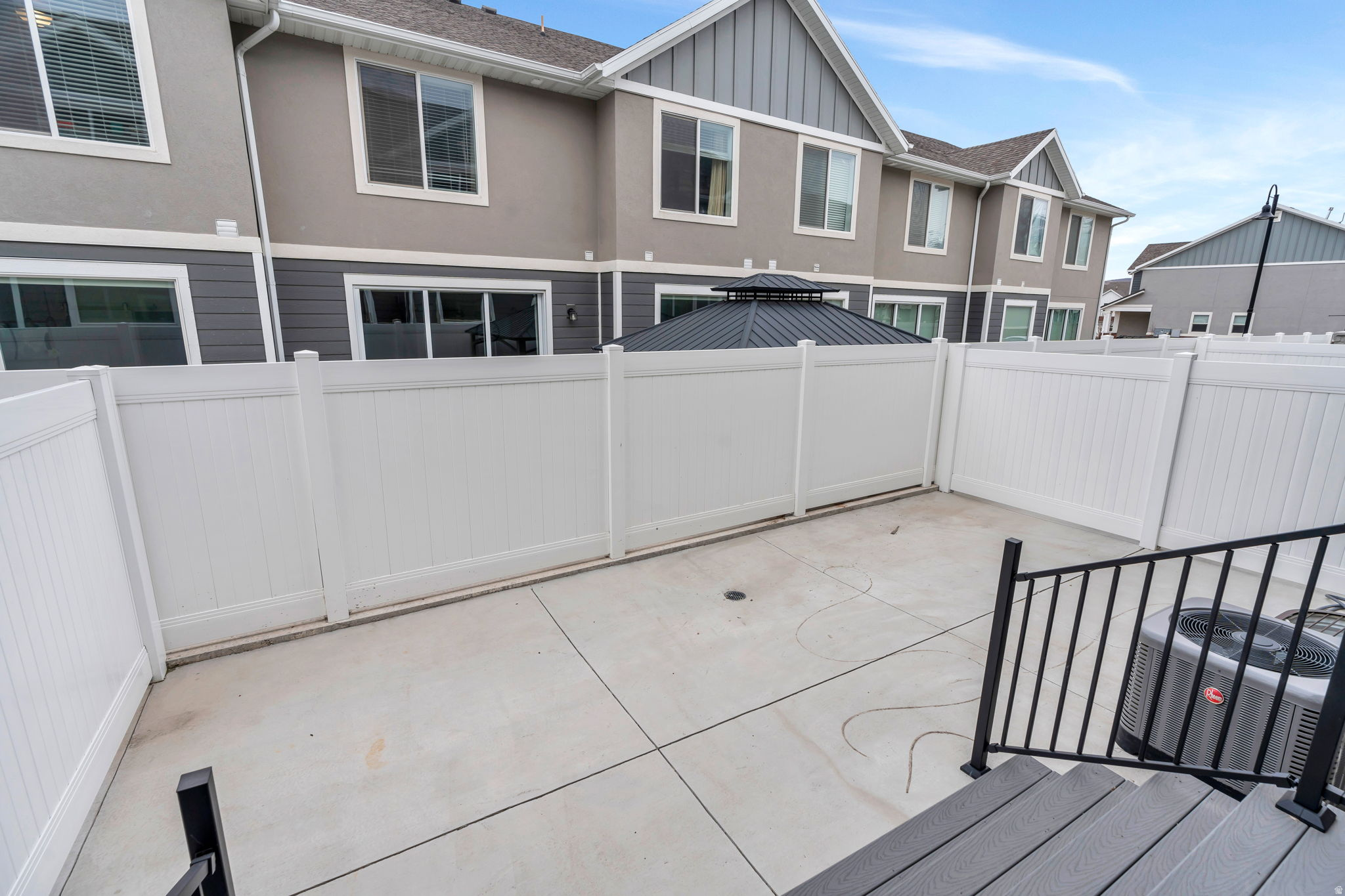 10825 N BLACK SHALE LOOP