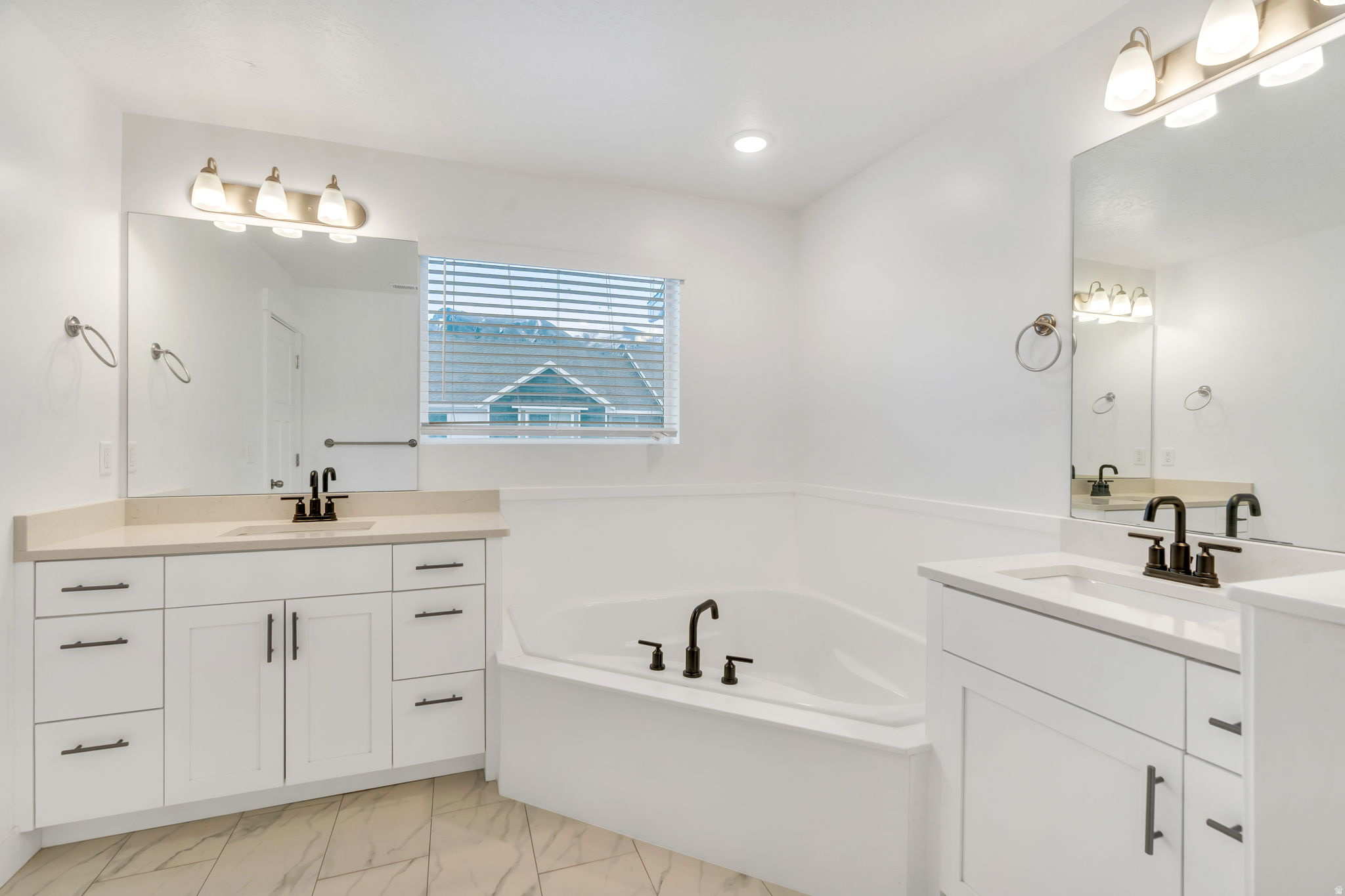 10825 N BLACK SHALE LOOP