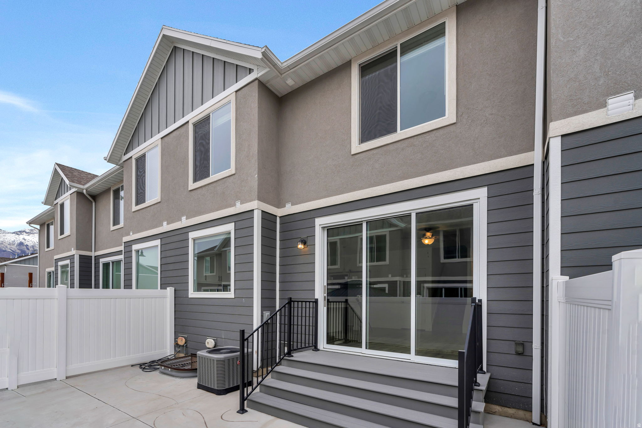 10825 N BLACK SHALE LOOP