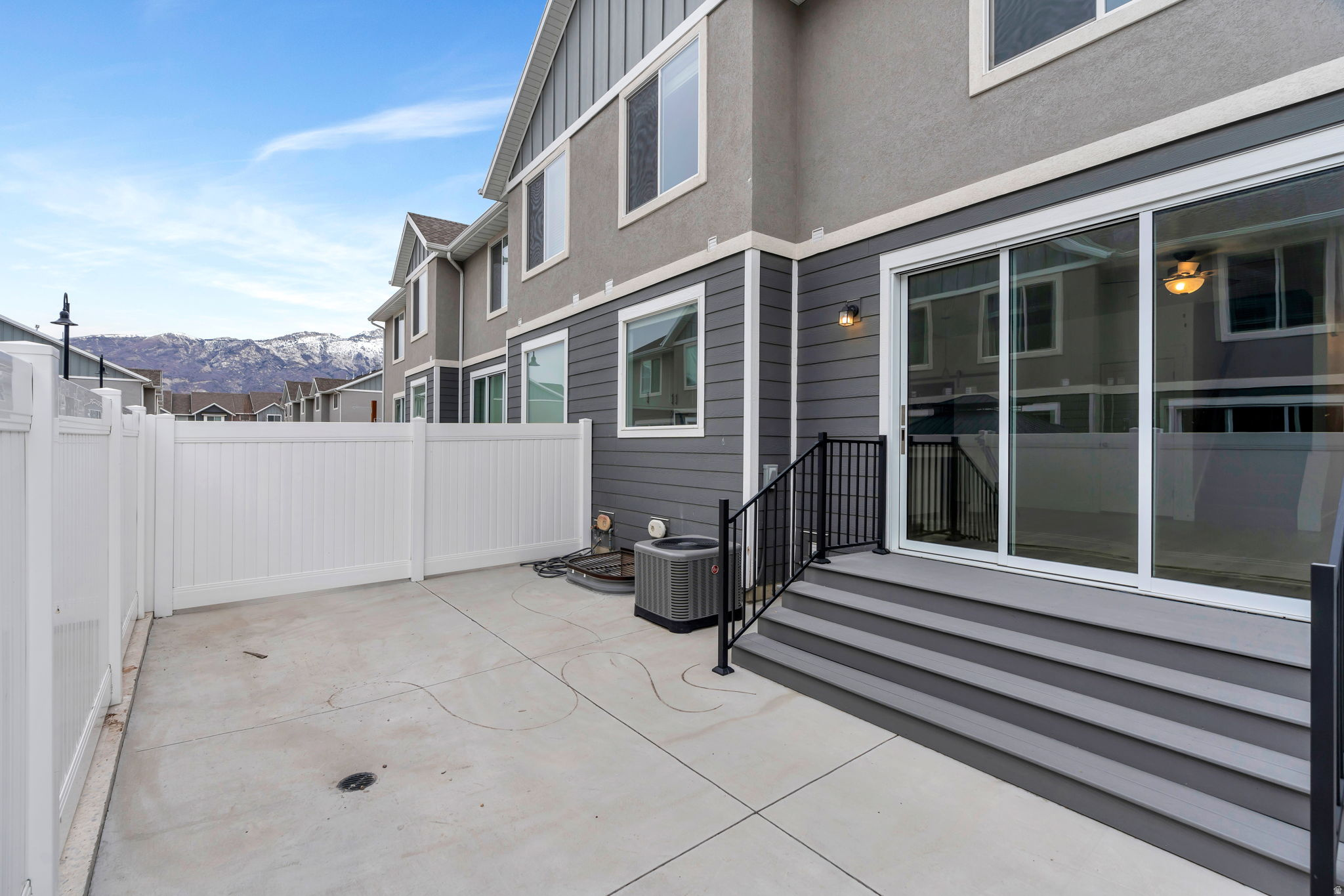 10825 N BLACK SHALE LOOP