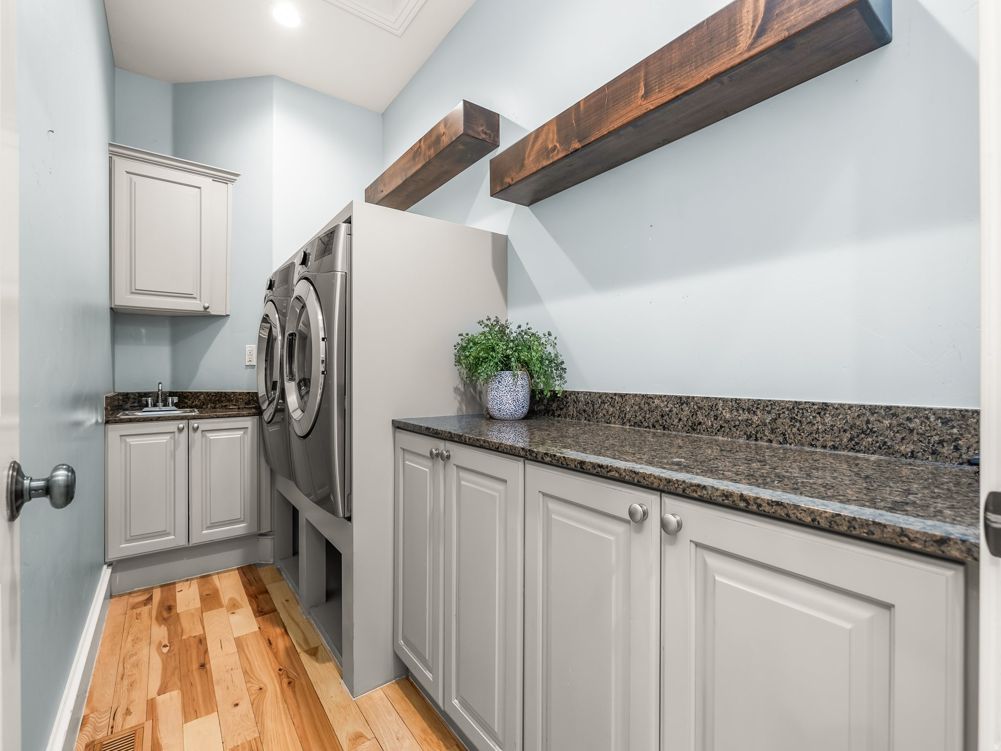 9643 N 5650 W
