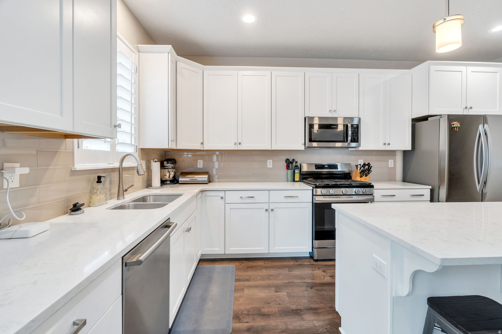 213 W WILDWOOD DR