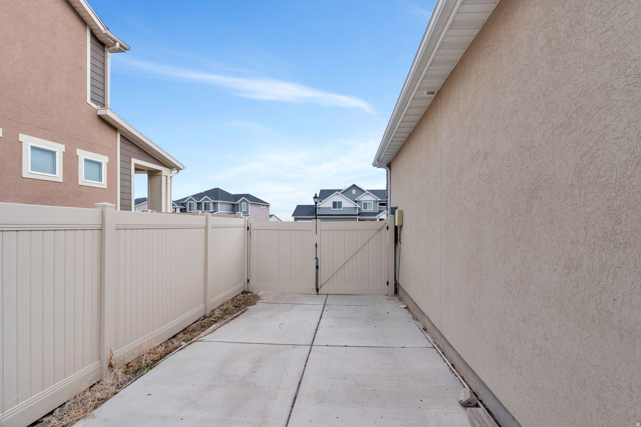 213 W WILDWOOD DR