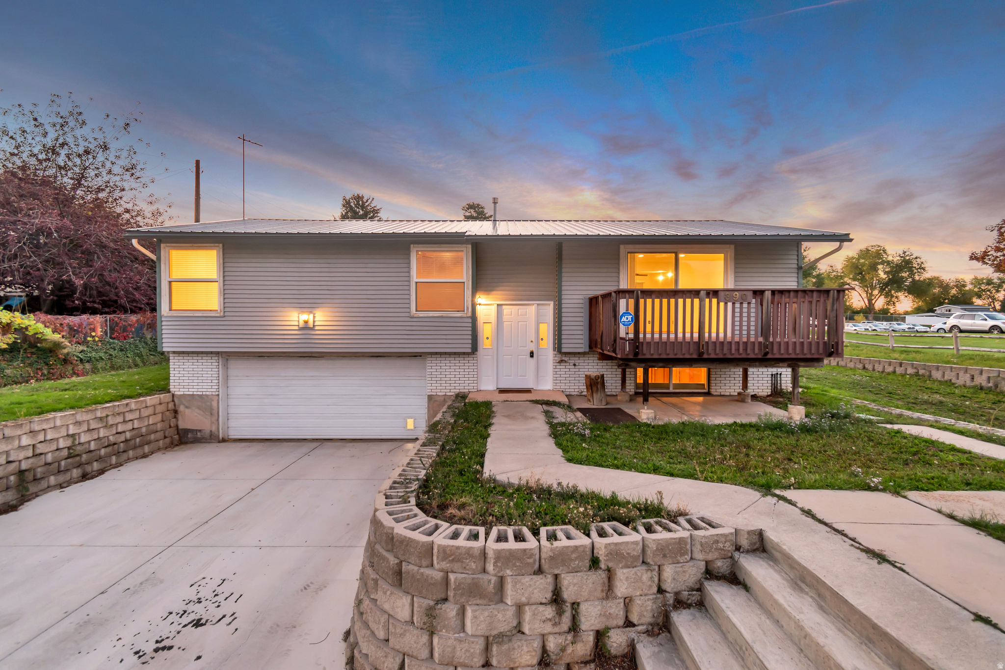 390 S SALEM LAKE DR