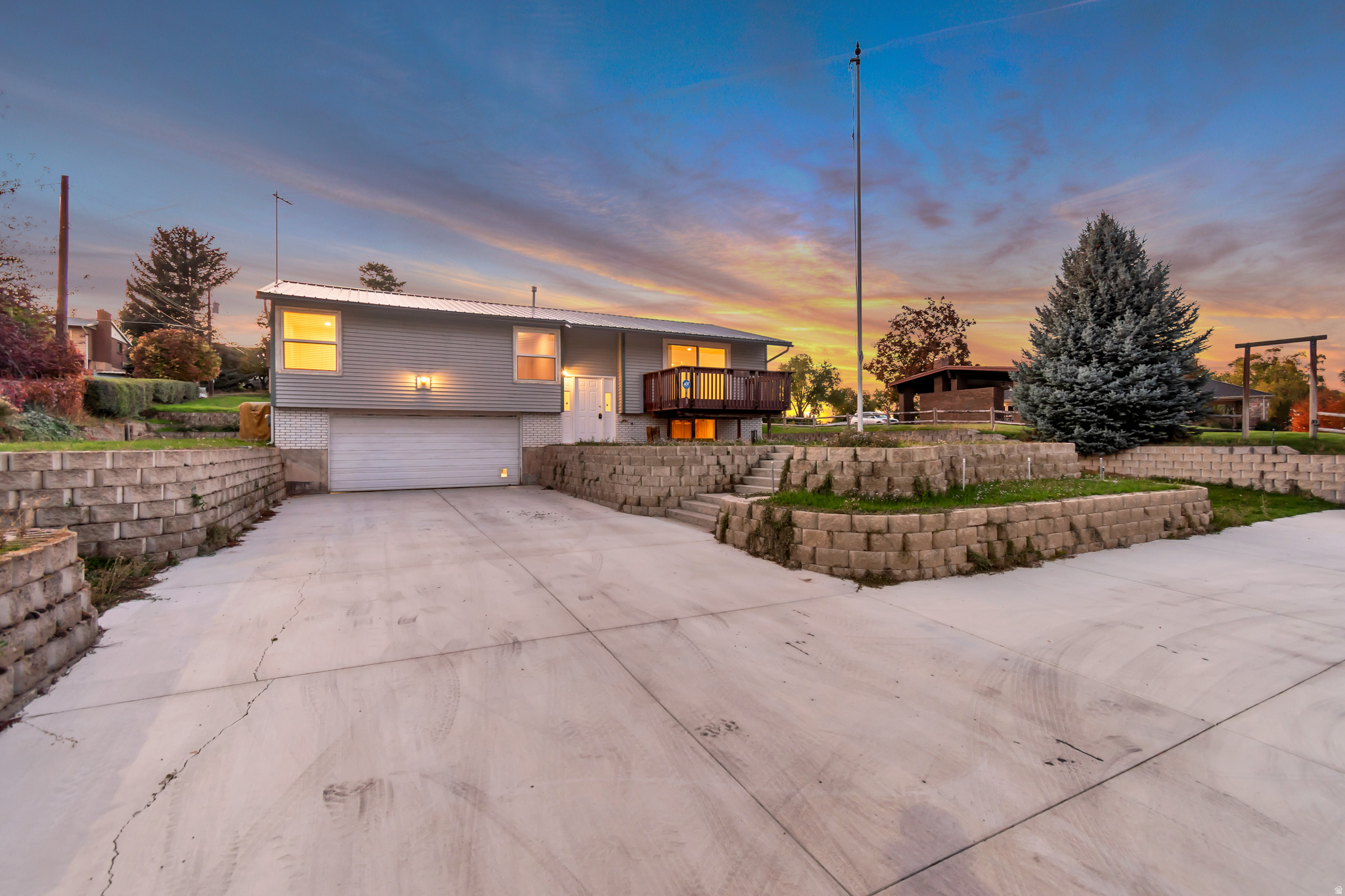 390 S SALEM LAKE DR