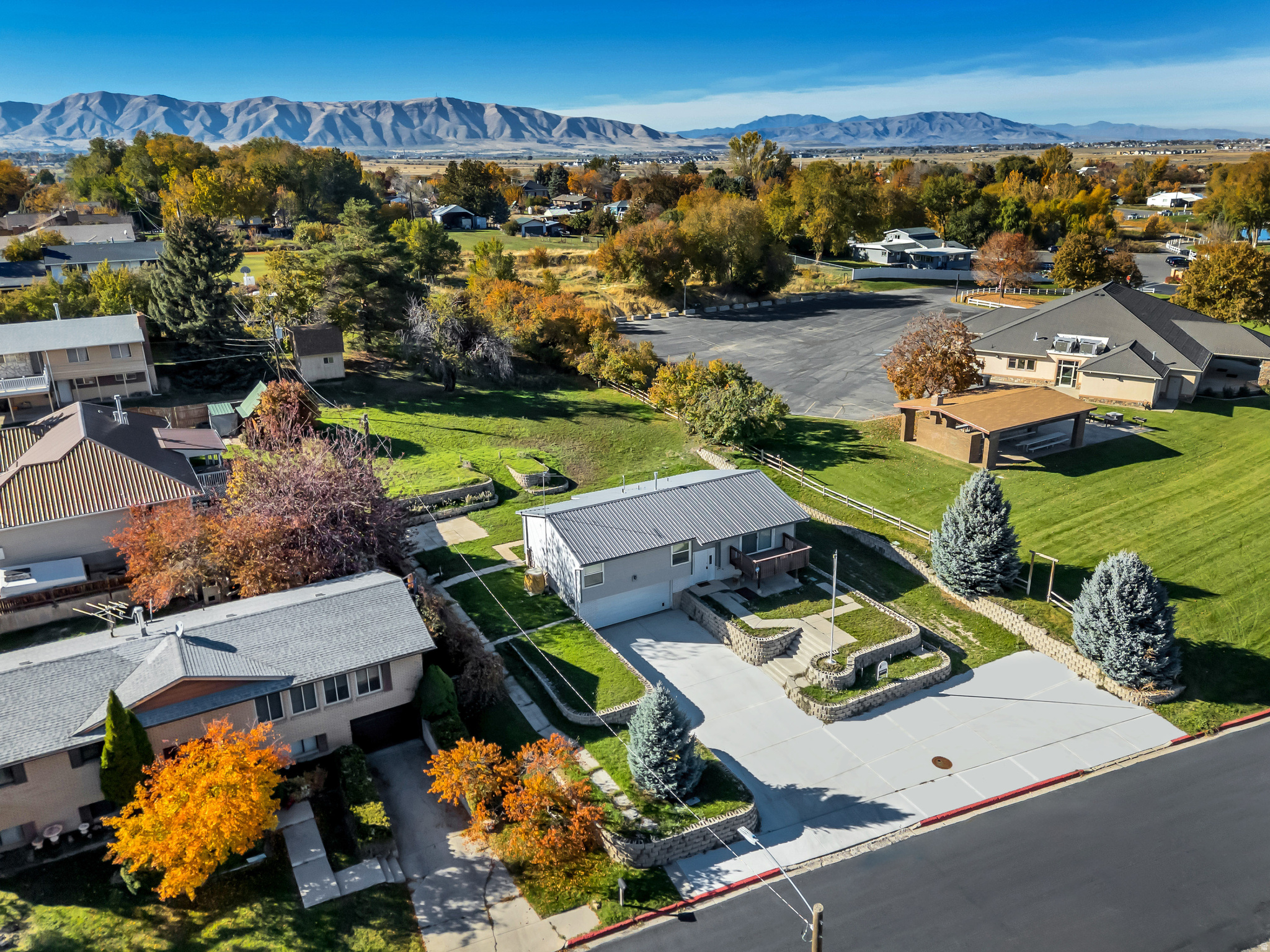 390 S SALEM LAKE DR