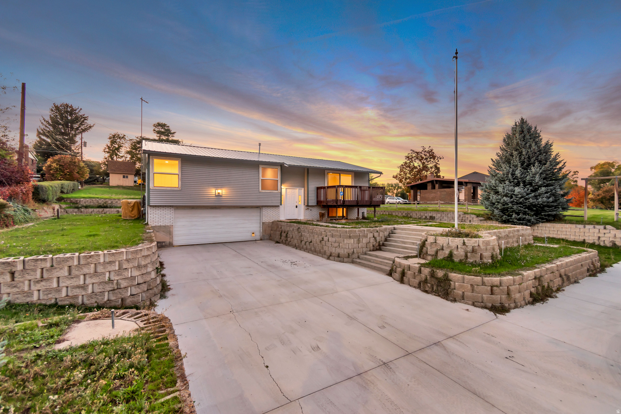 390 S SALEM LAKE DR