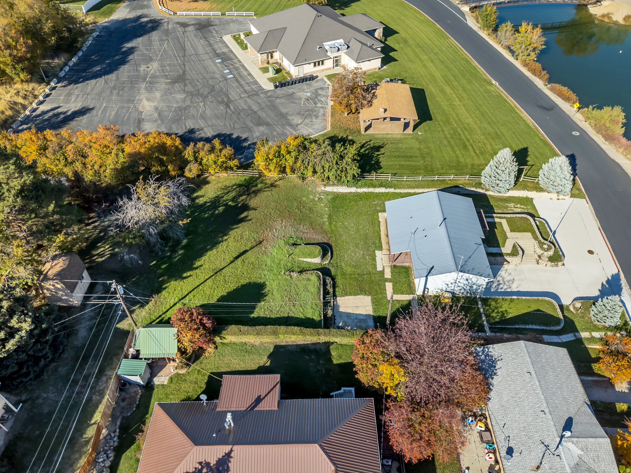 390 S SALEM LAKE DR