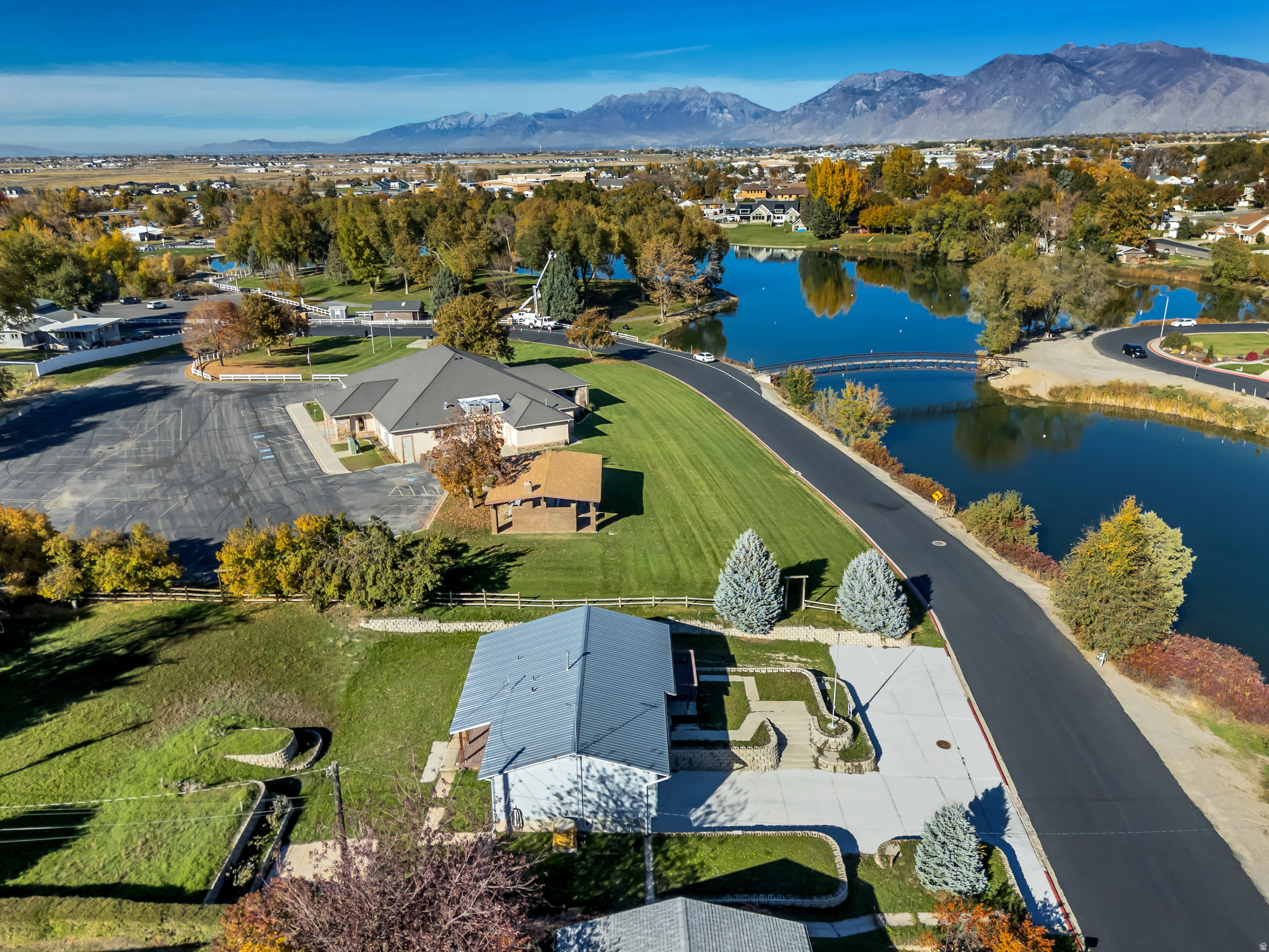 390 S SALEM LAKE DR