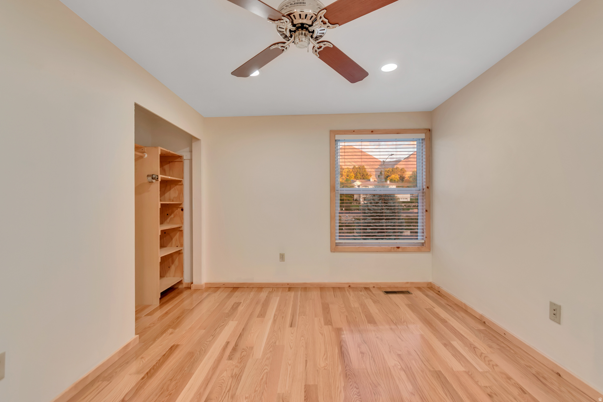 390 S SALEM LAKE DR