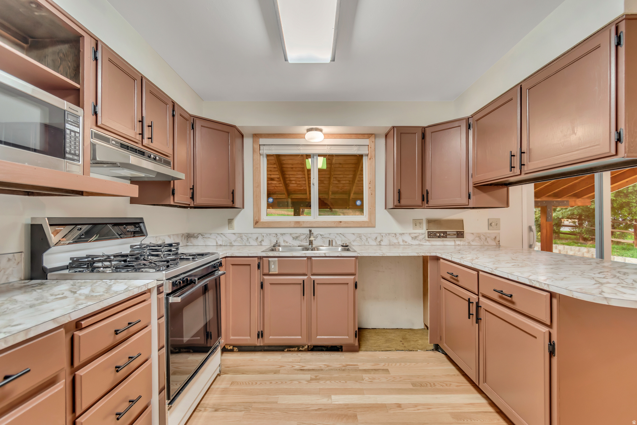 390 S SALEM LAKE DR