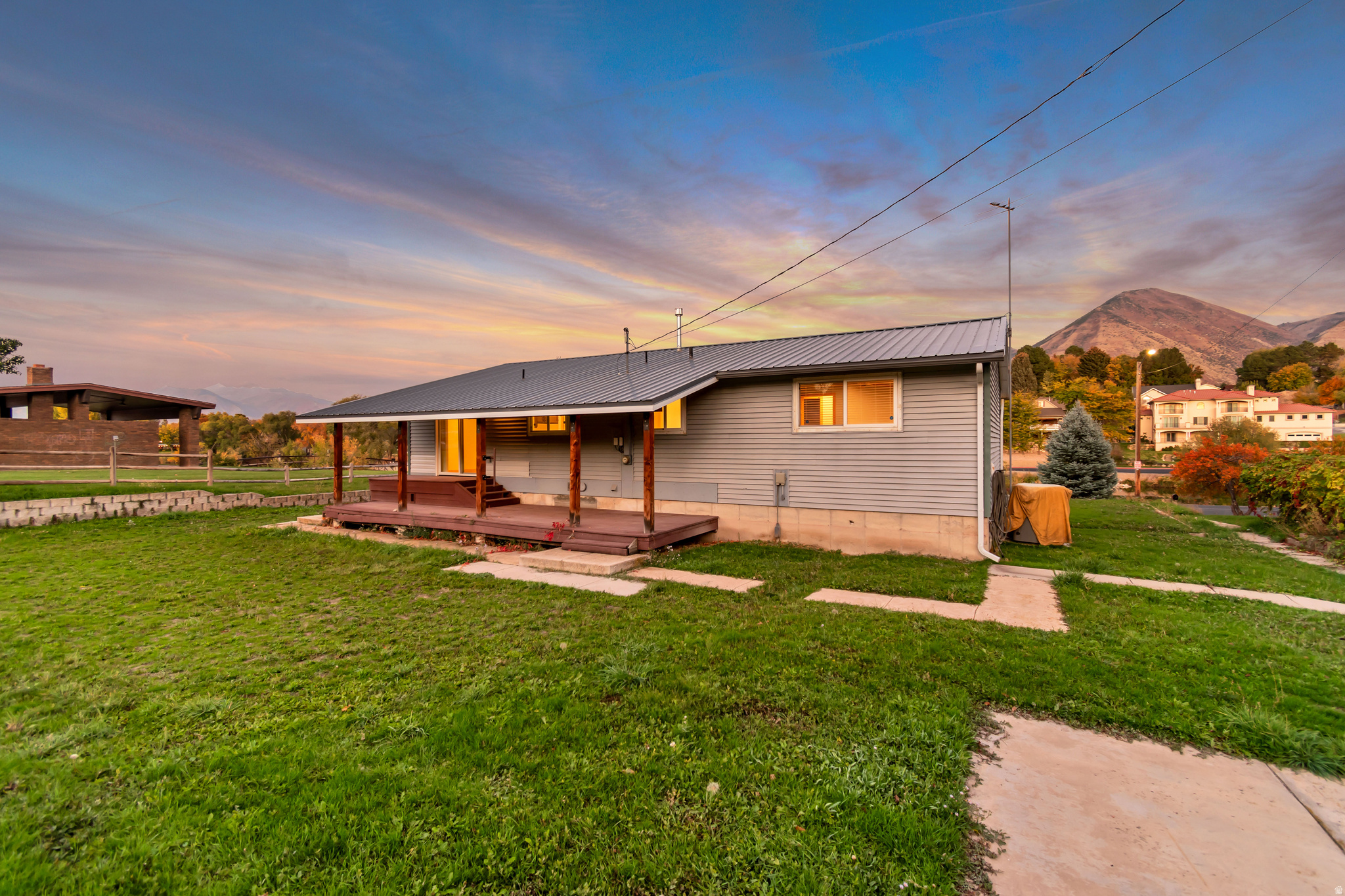 390 S SALEM LAKE DR