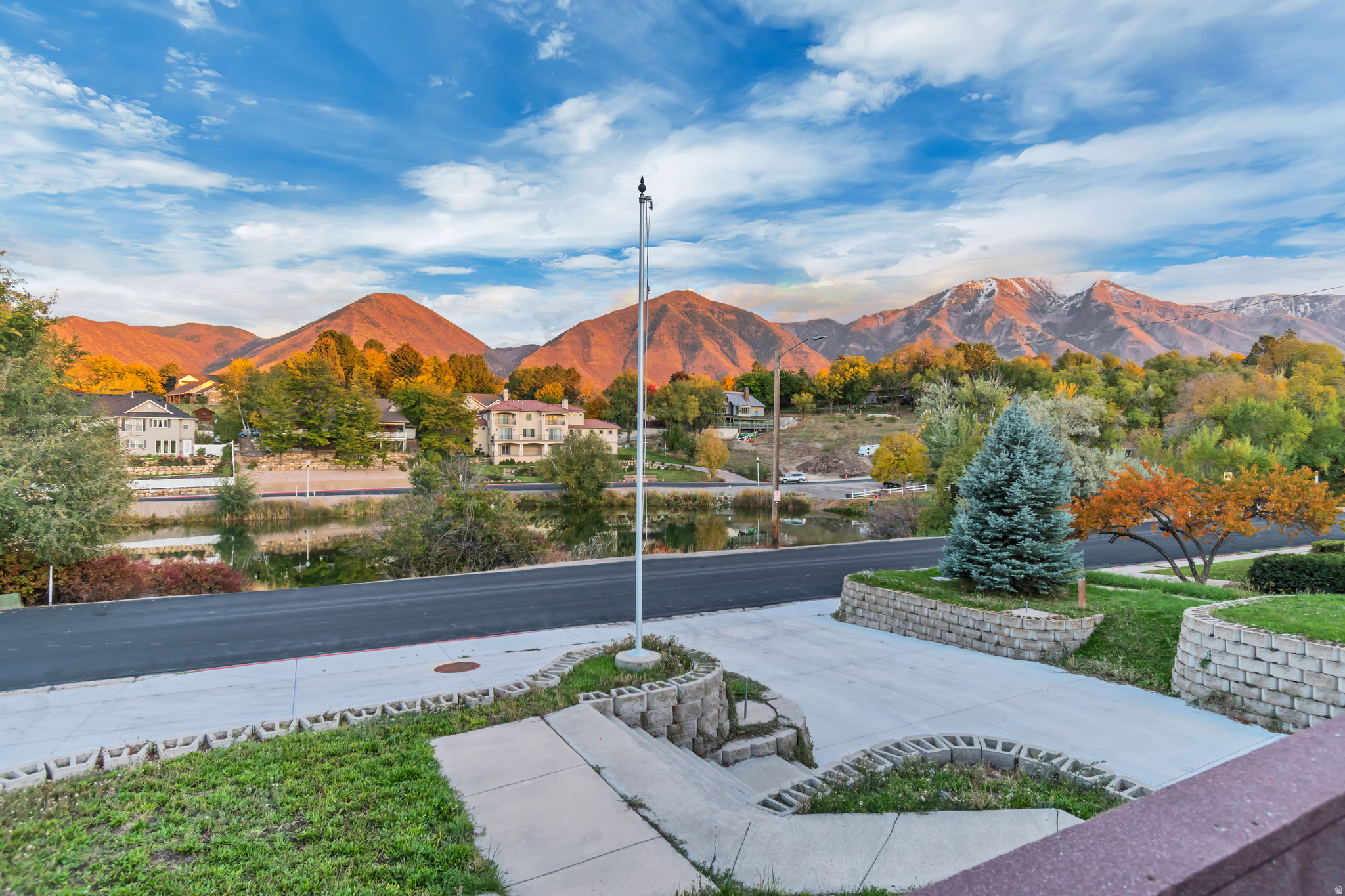 390 S SALEM LAKE DR