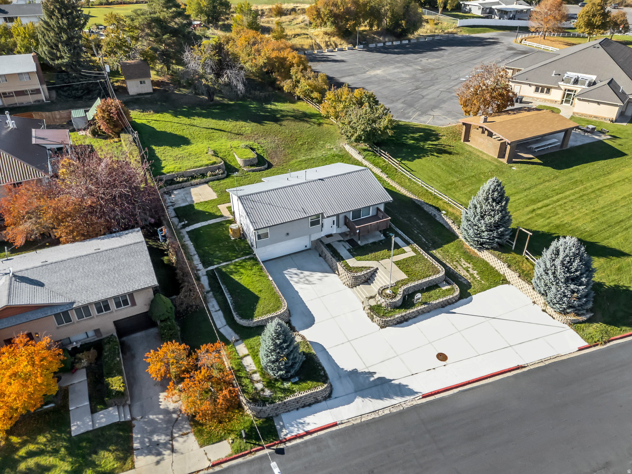 390 S SALEM LAKE DR
