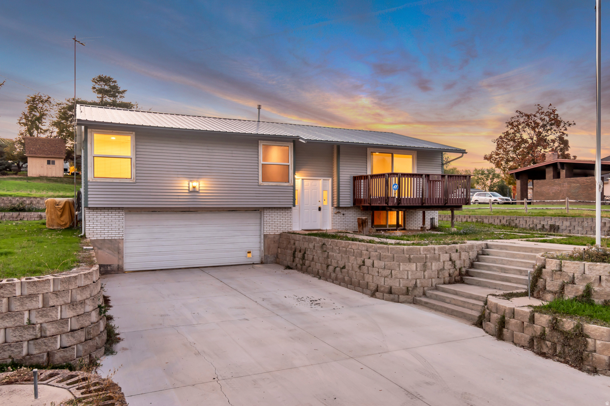 390 S SALEM LAKE DR