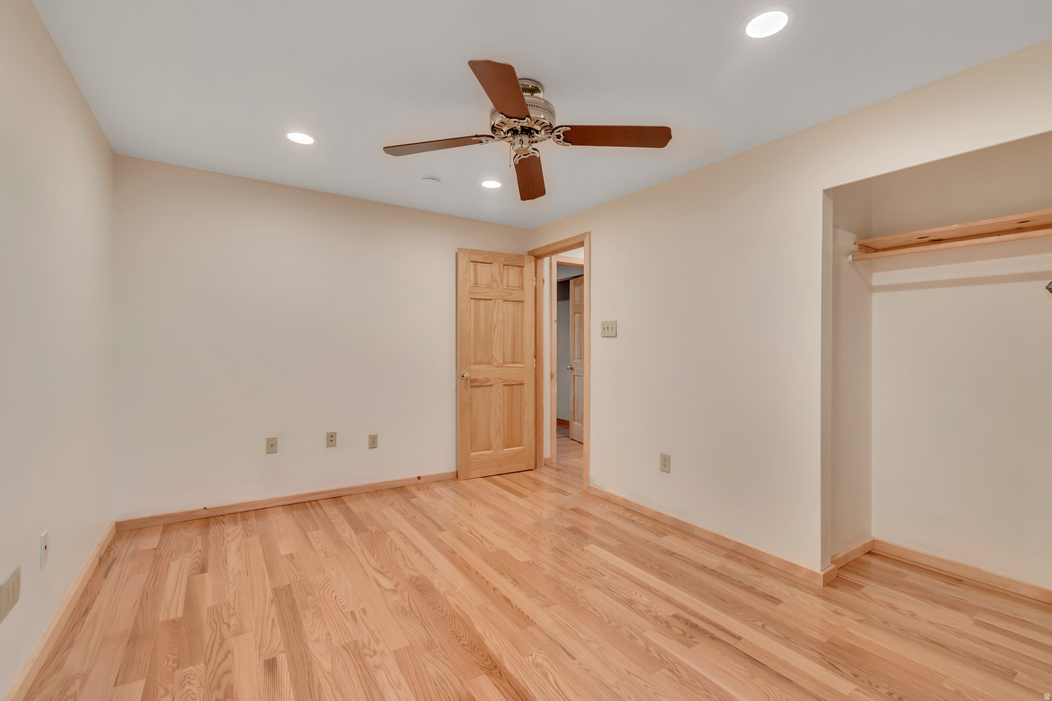 390 S SALEM LAKE DR