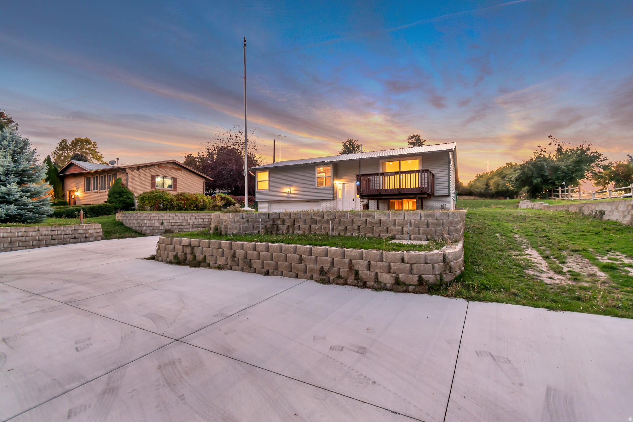 390 S SALEM LAKE DR