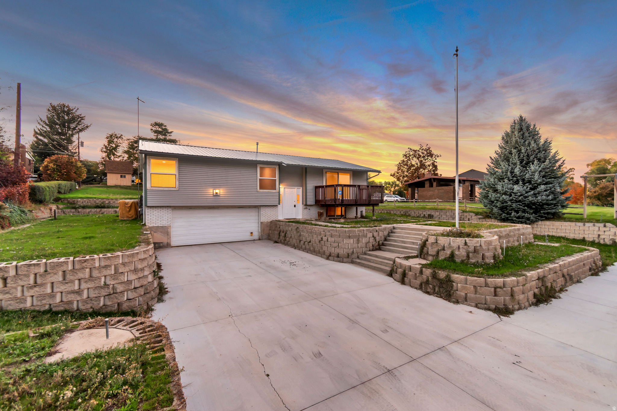 390 S SALEM LAKE DR