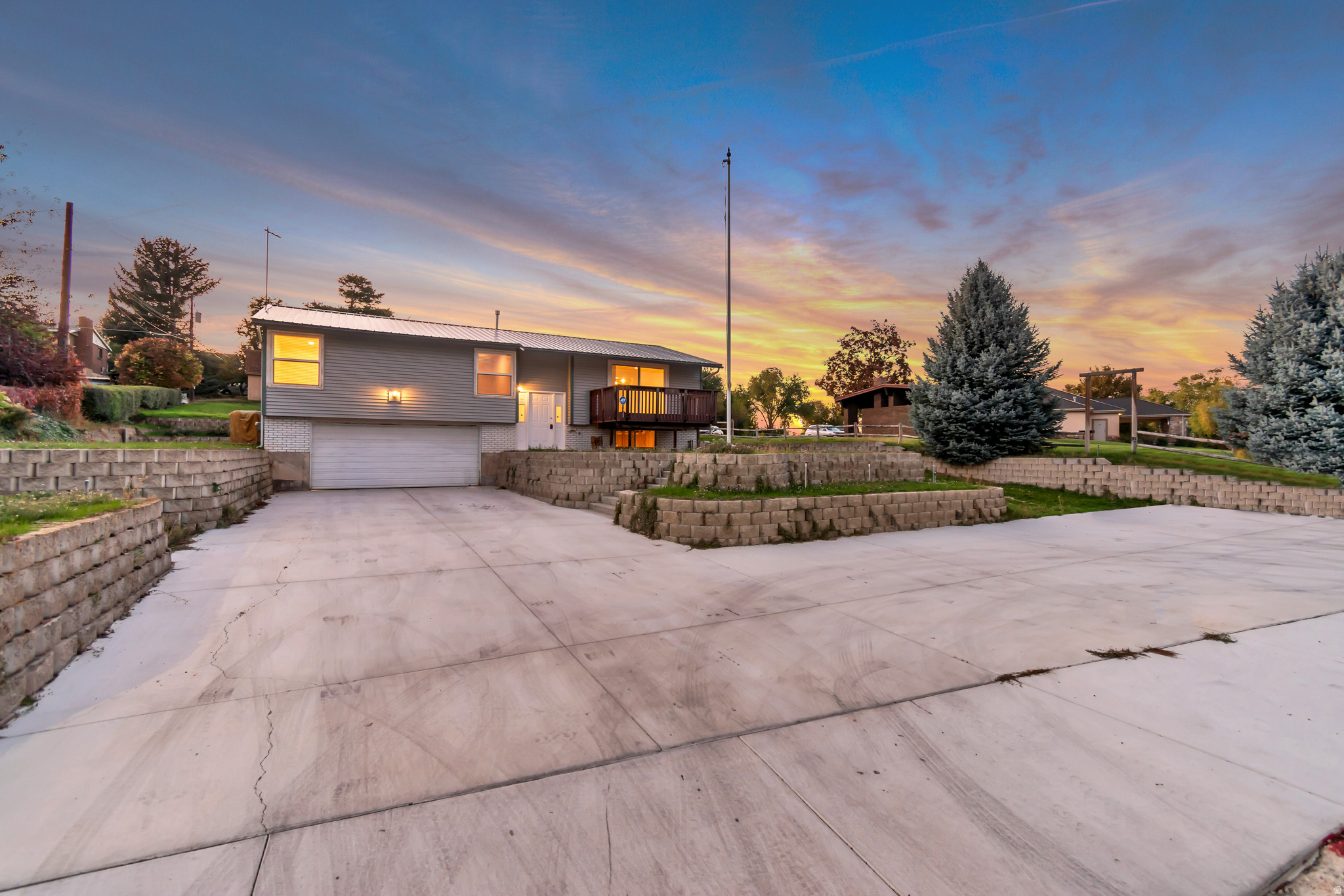 390 S SALEM LAKE DR