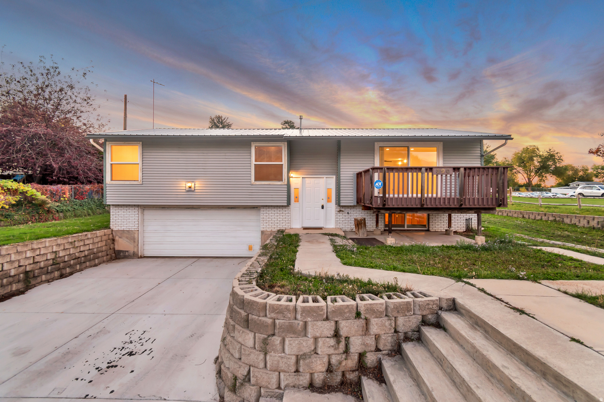 390 S SALEM LAKE DR