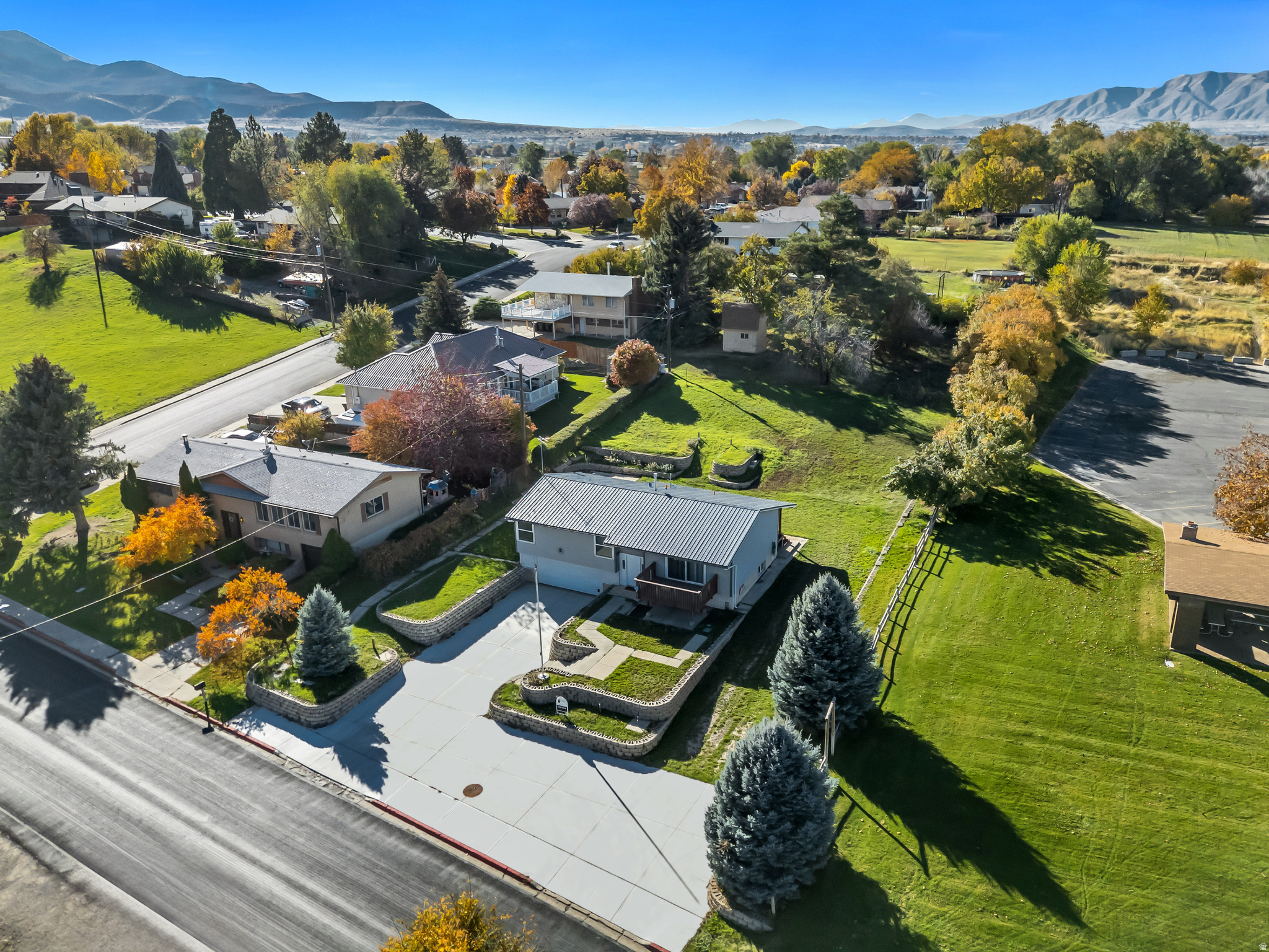 390 S SALEM LAKE DR