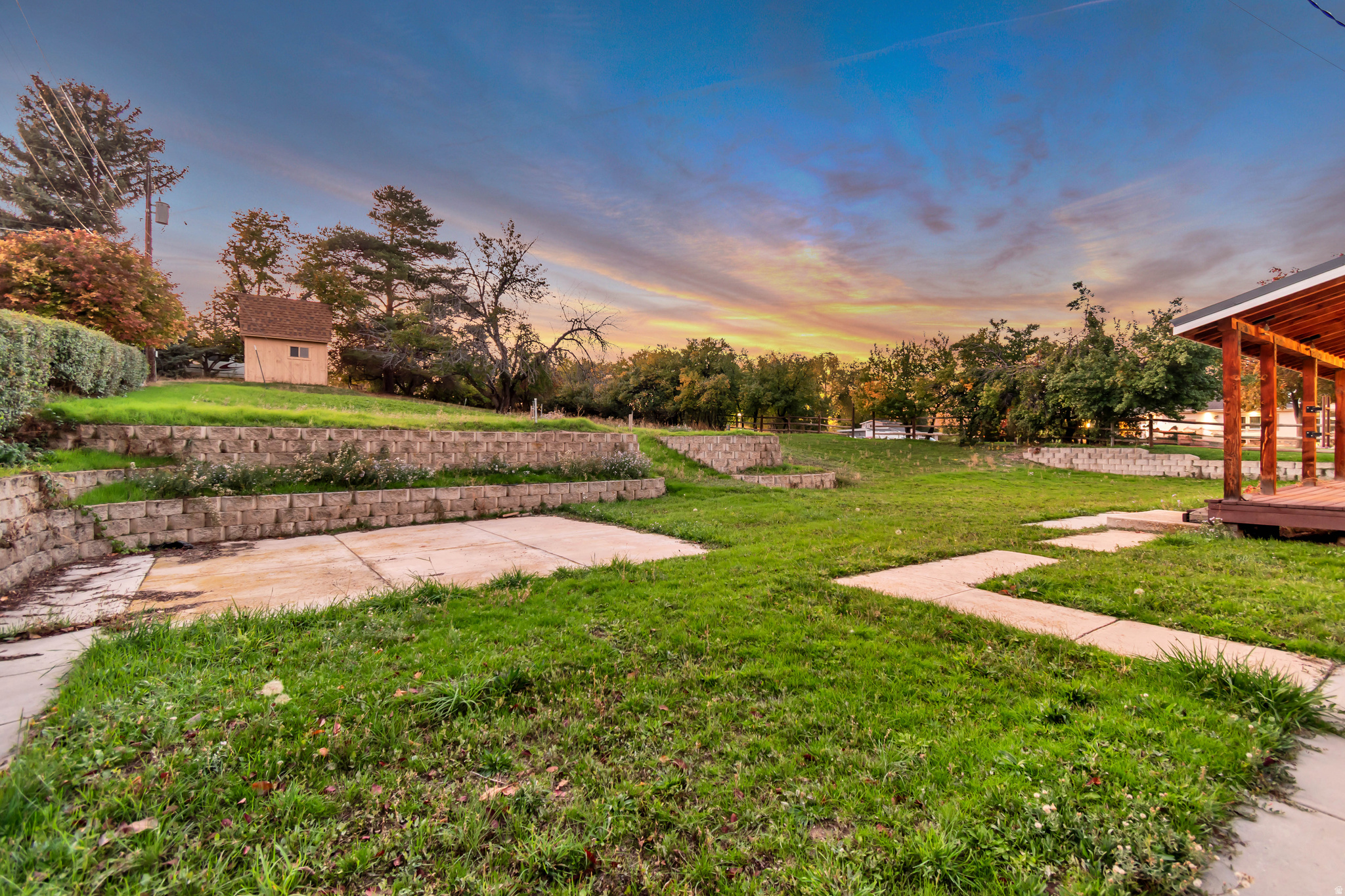 390 S SALEM LAKE DR