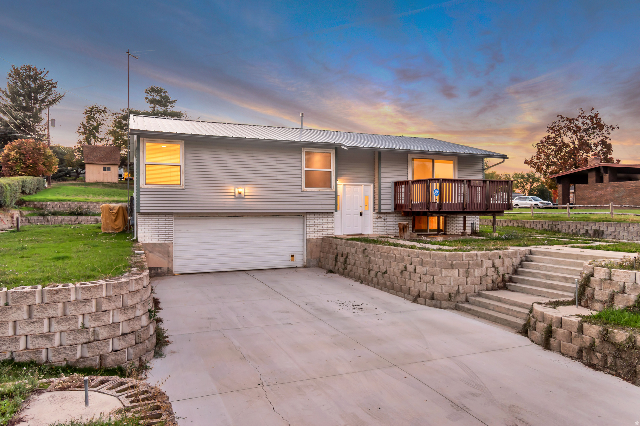 390 S SALEM LAKE DR