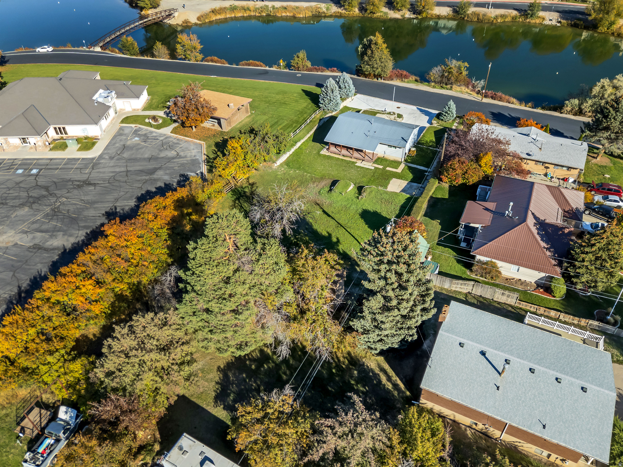 390 S SALEM LAKE DR