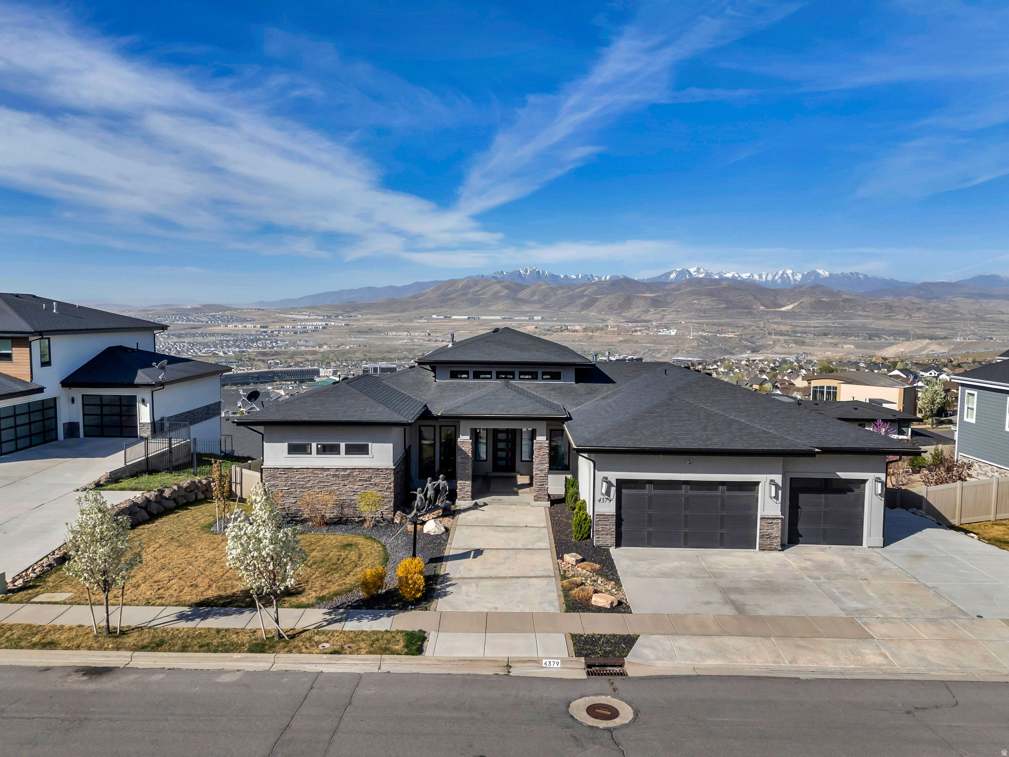 4379 N RIDGE VIEW WAY