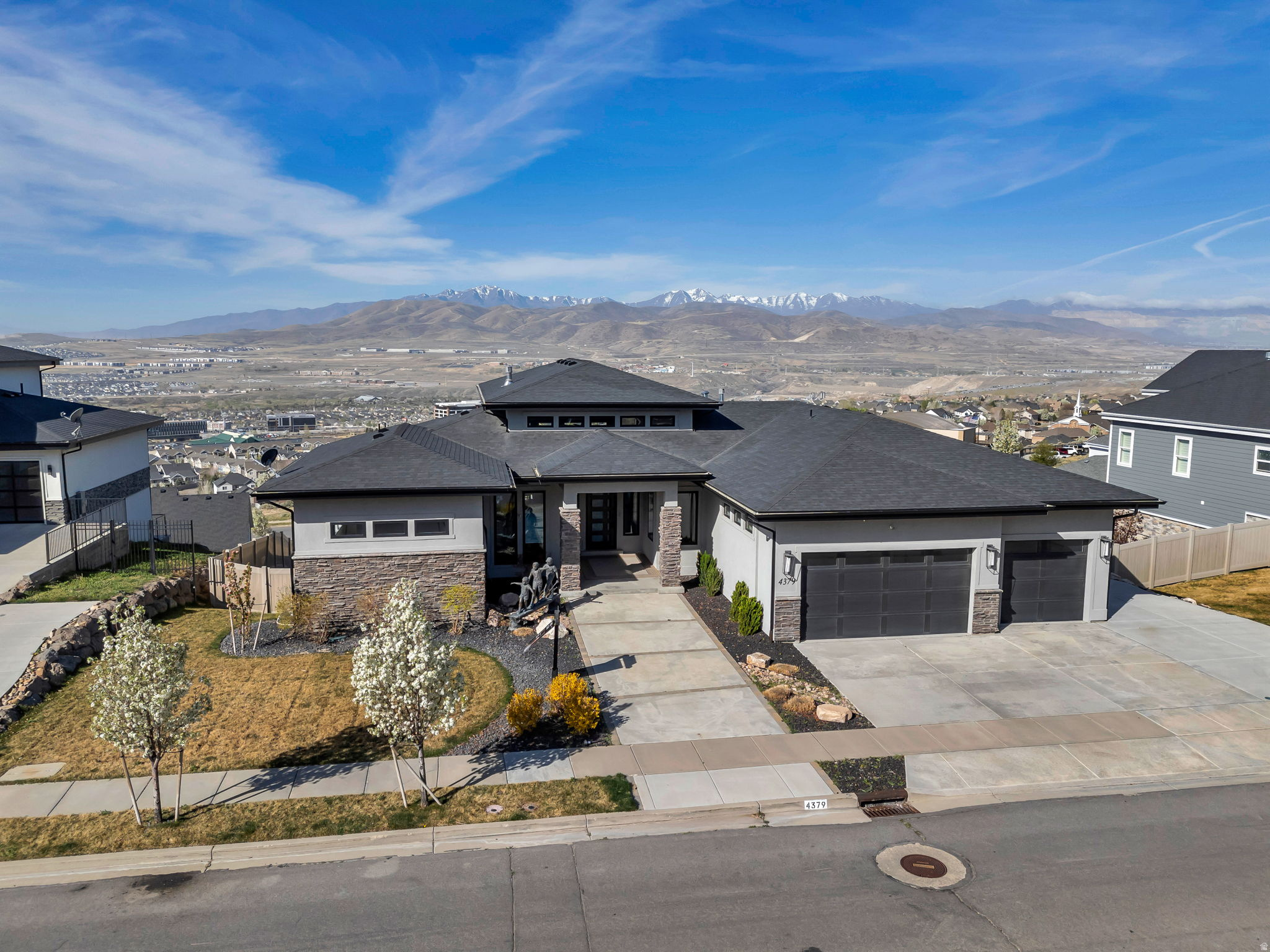 4379 N RIDGE VIEW WAY