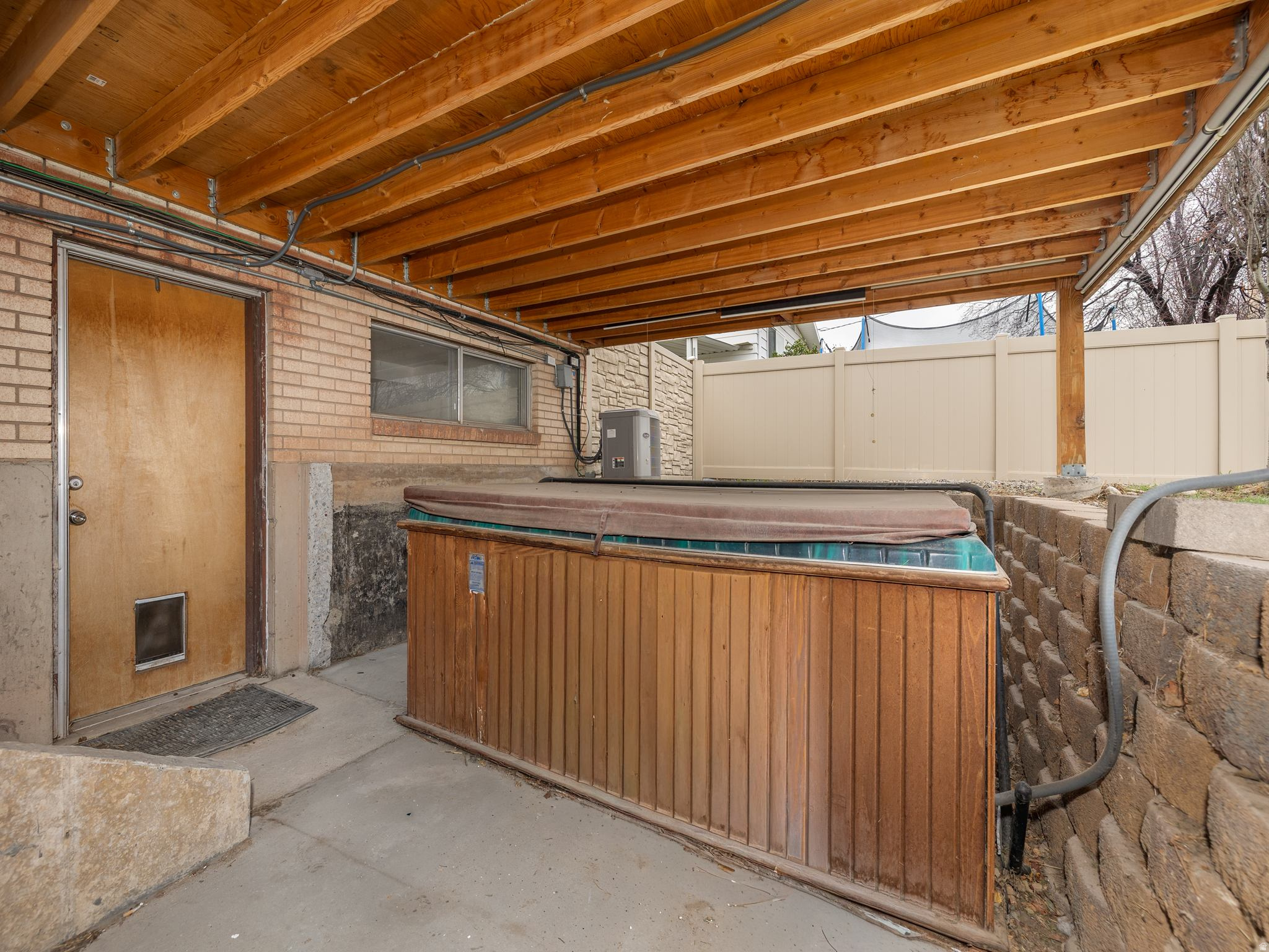 184 S WOODLAND DR