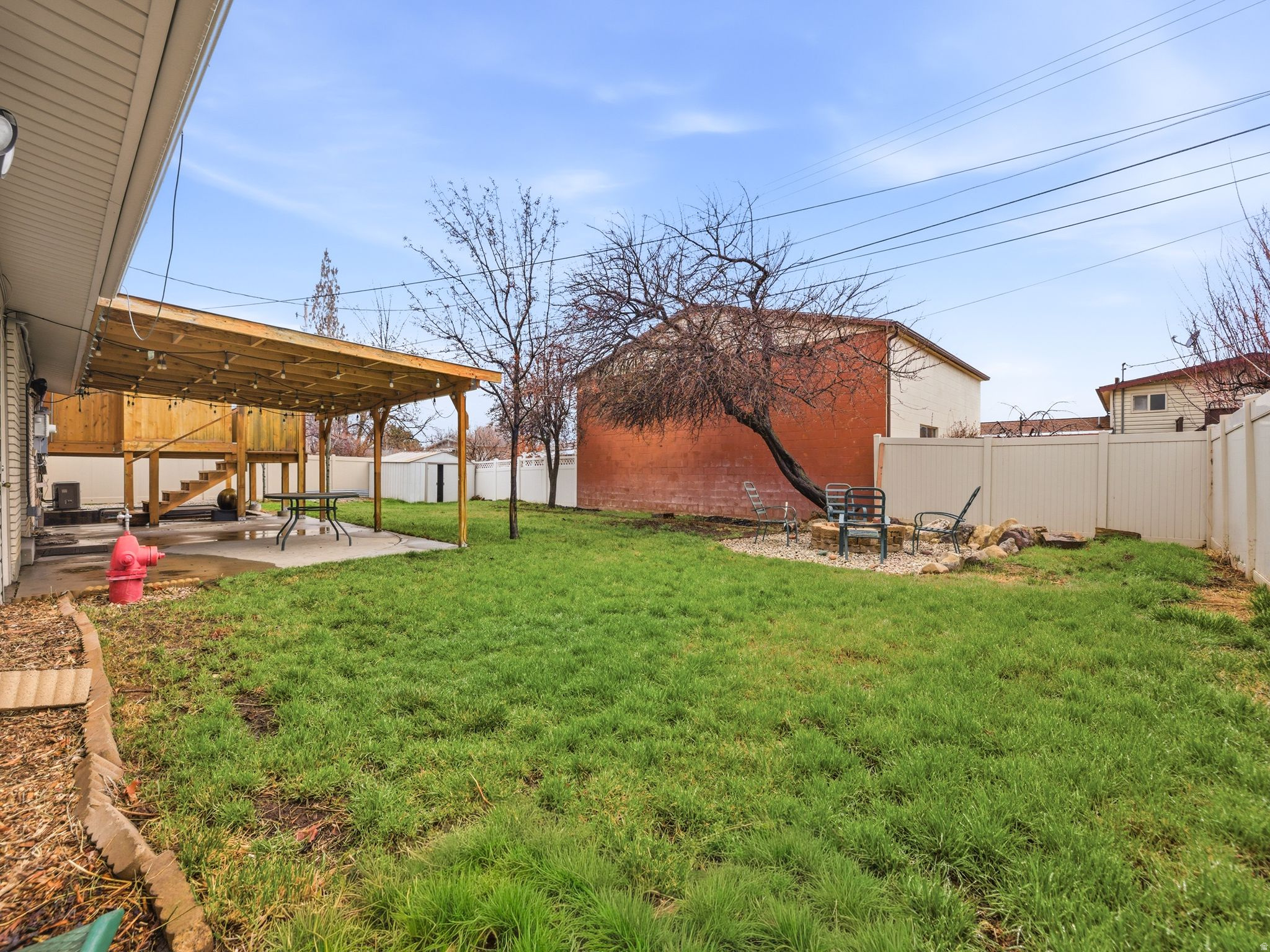 184 S WOODLAND DR