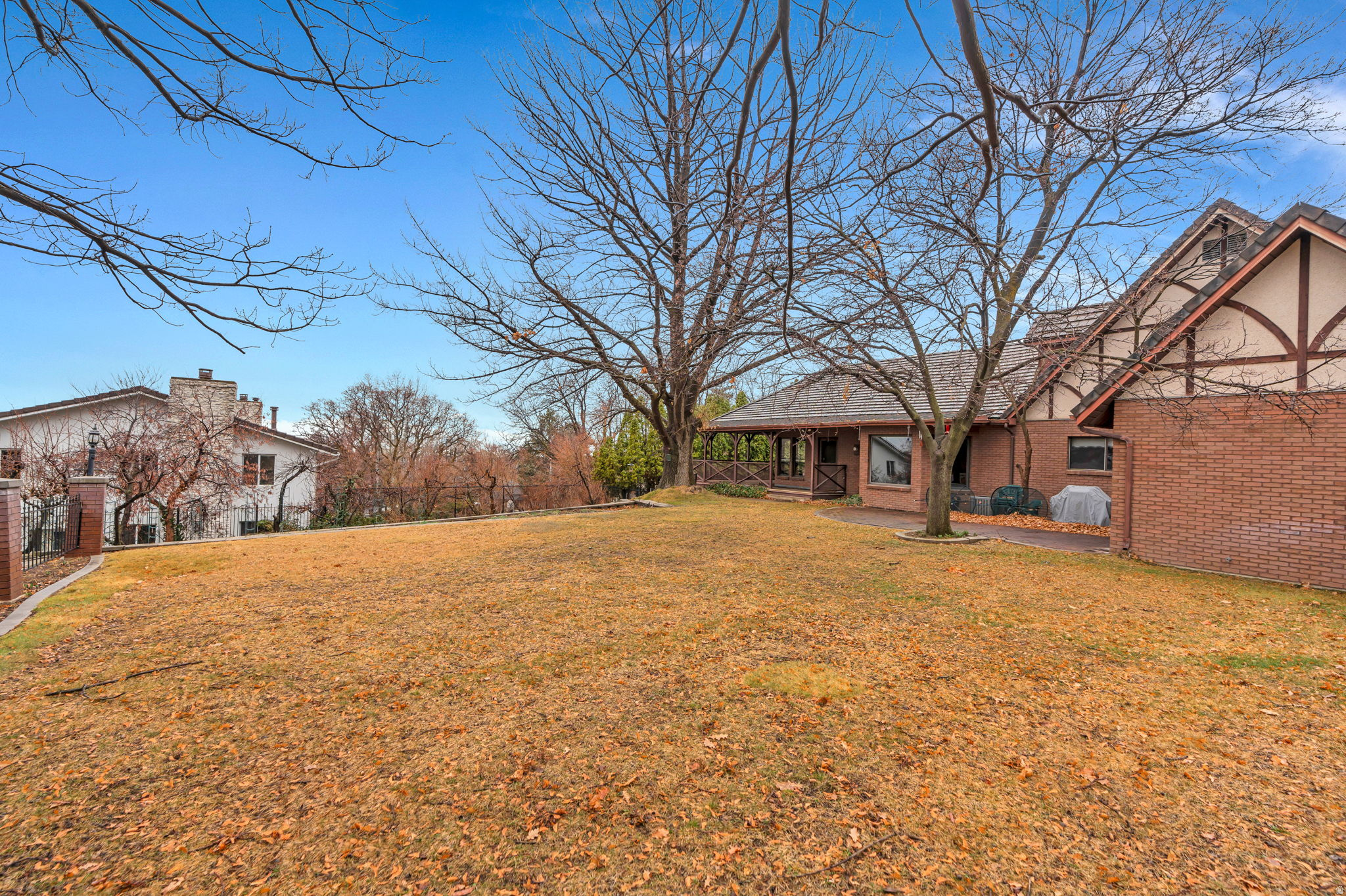 540 E QUAIL RD