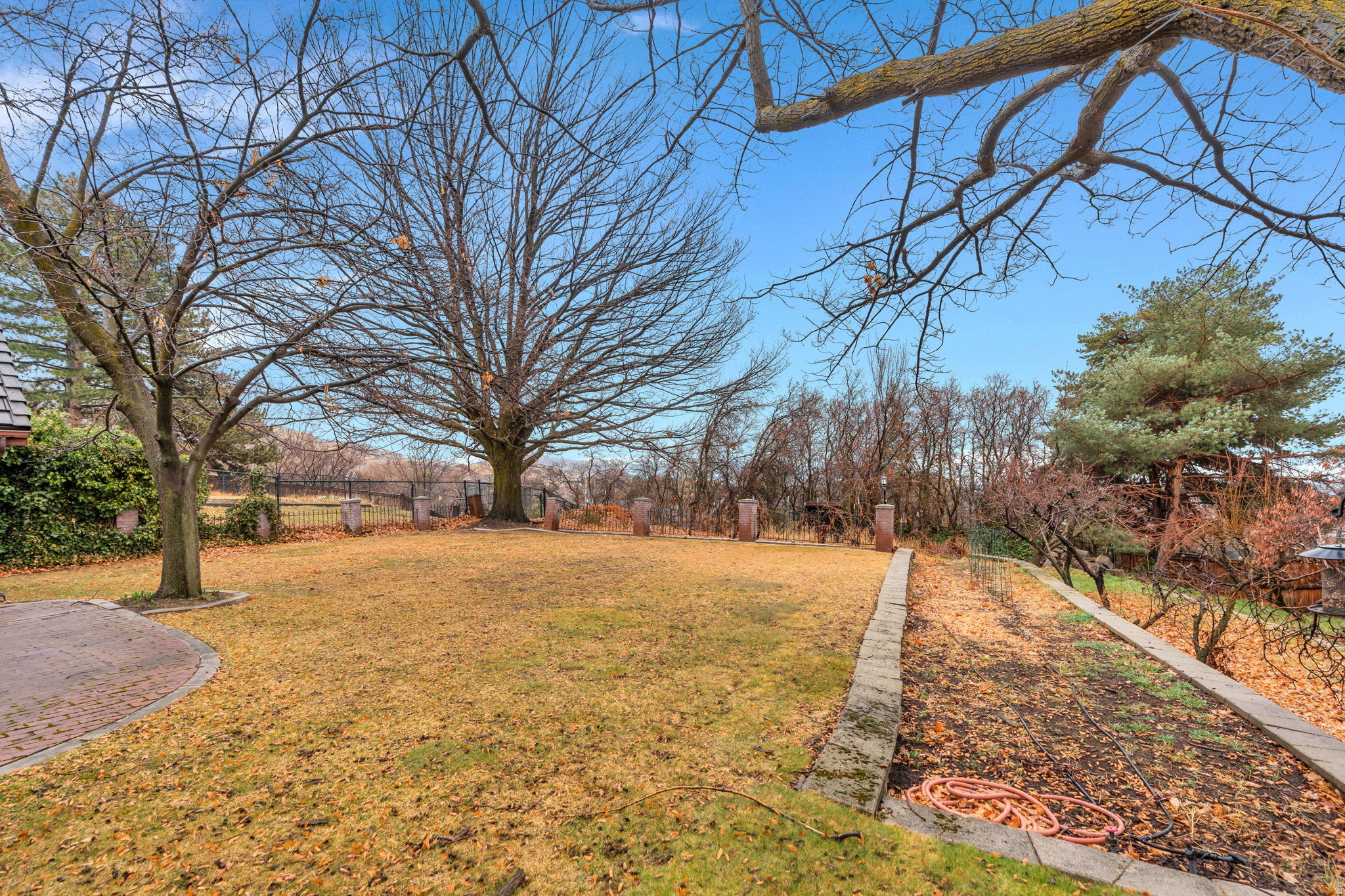 540 E QUAIL RD