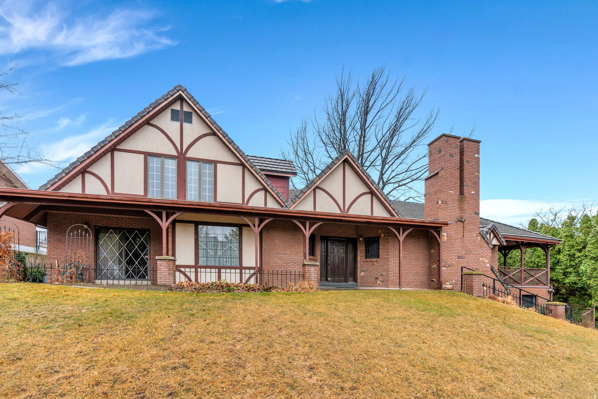 540 E QUAIL RD