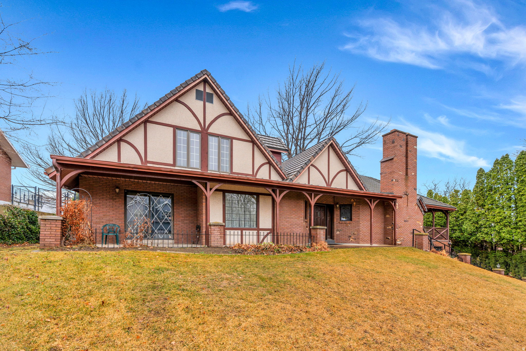 540 E QUAIL RD